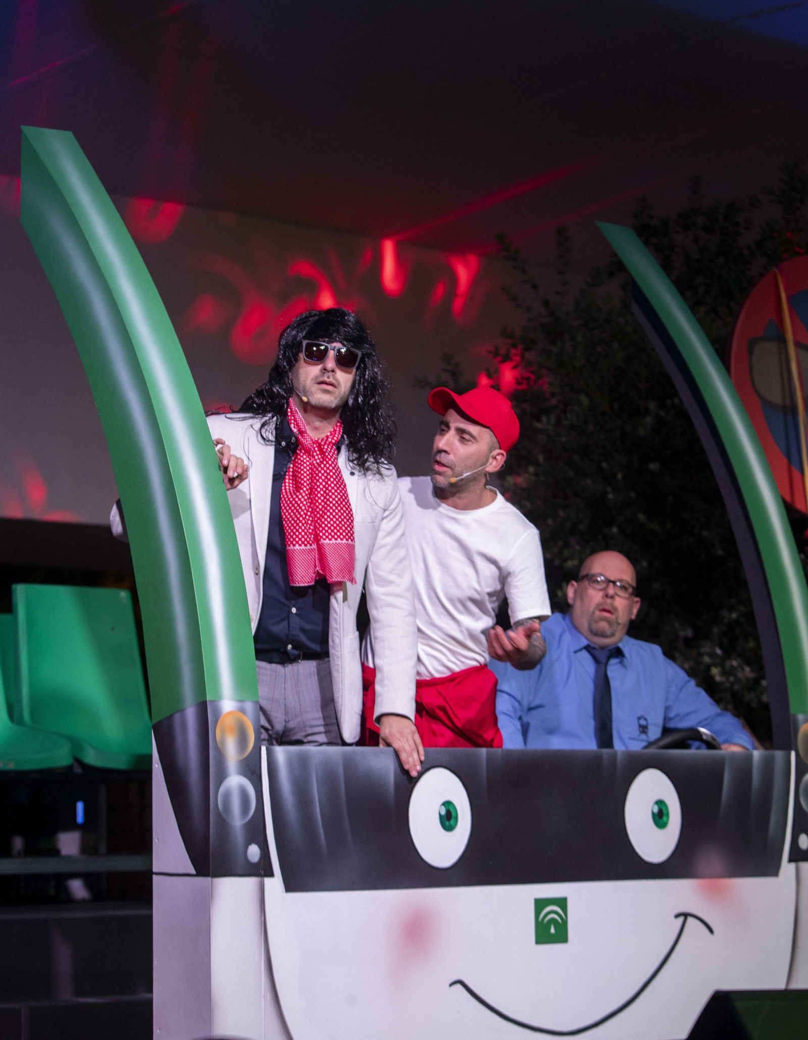 Morera y los suyos, durante su paseo en tranvía por La Isla.