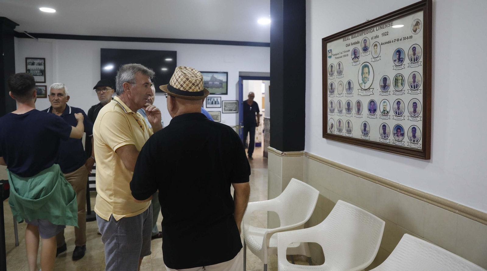 Las fotos de la entrega del trofeo a Marc Carbia como máximo goleador en la Peña Balona