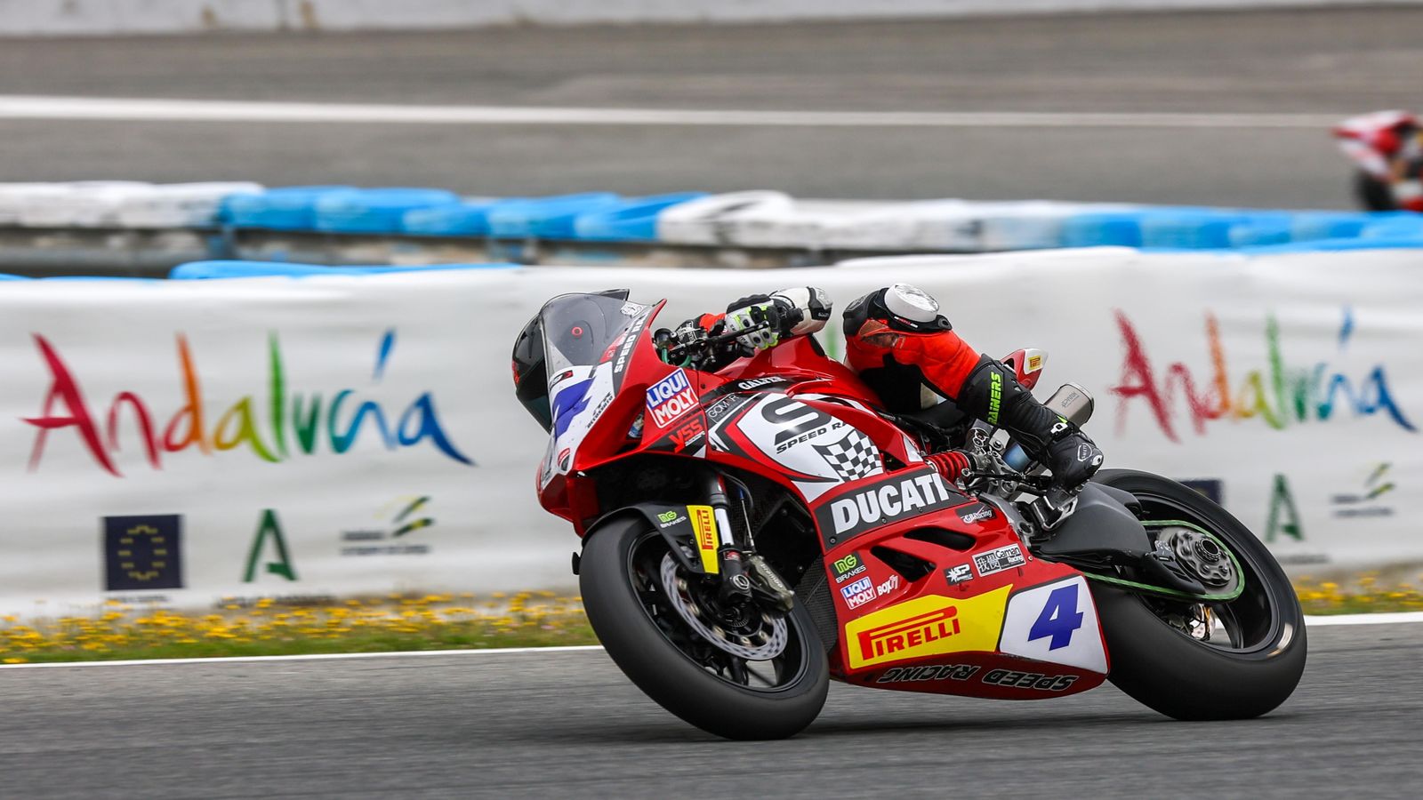 Eric Fernández ganó la prueba de Supersport.