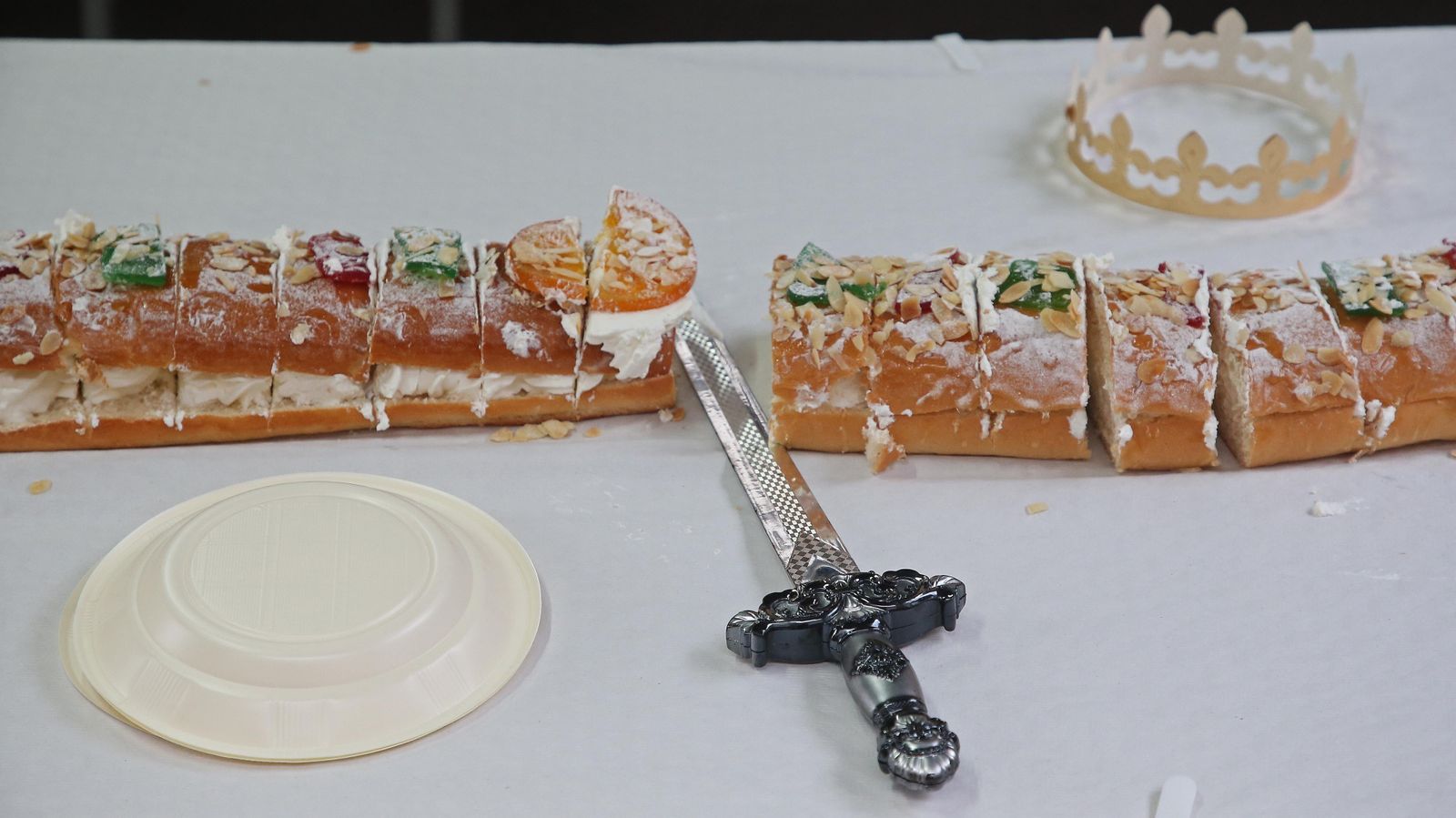 Fotos del II Roscón de Reyes gigante en Algeciras