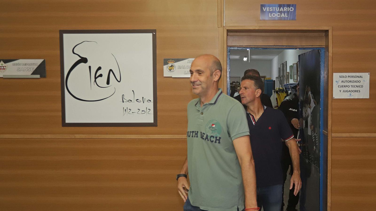 Monteagudo abandona el vestuario tras despedirse de la plantilla, el lunes