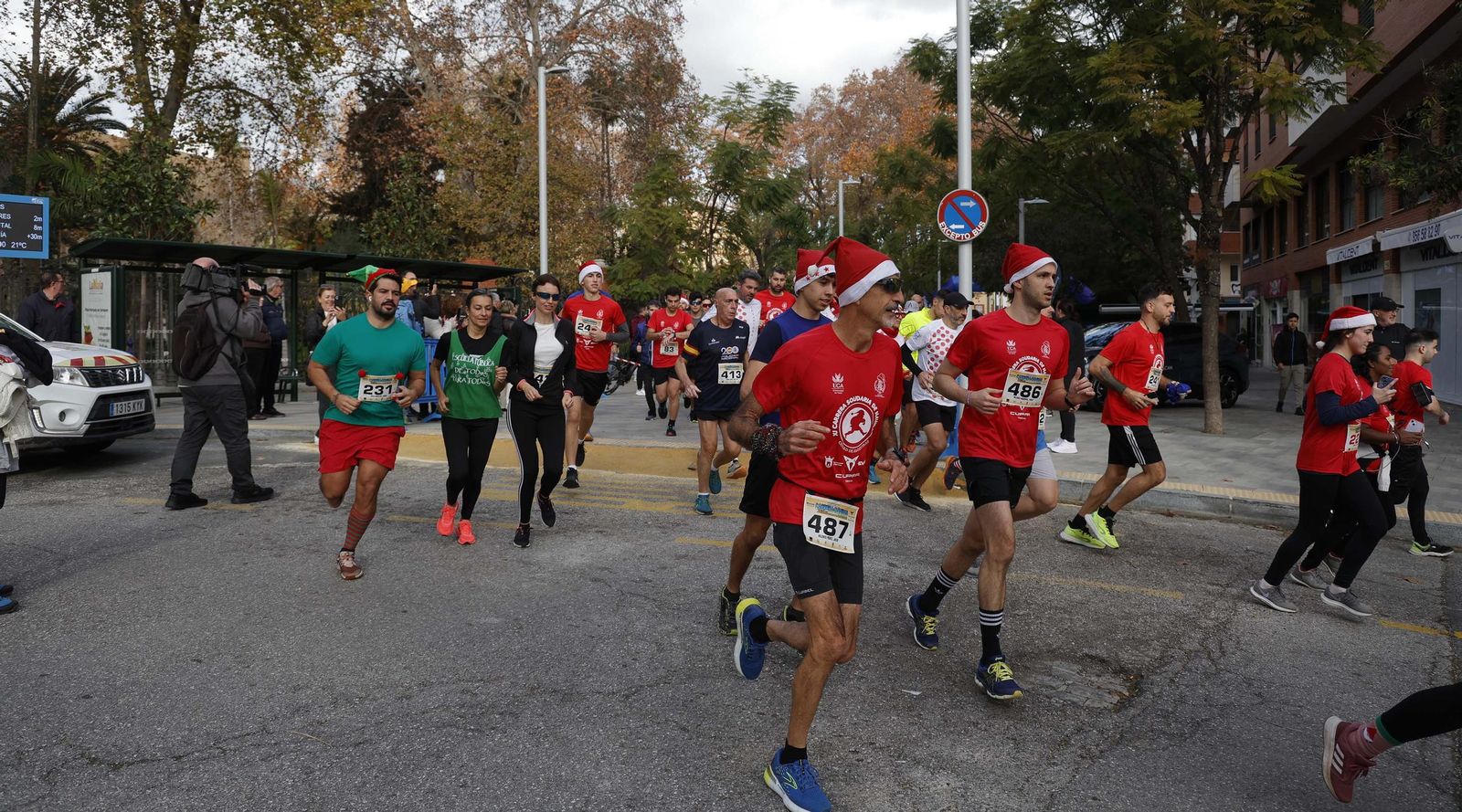 Búscate en la XI Carrera Solidaria de Navidad de Algeciras