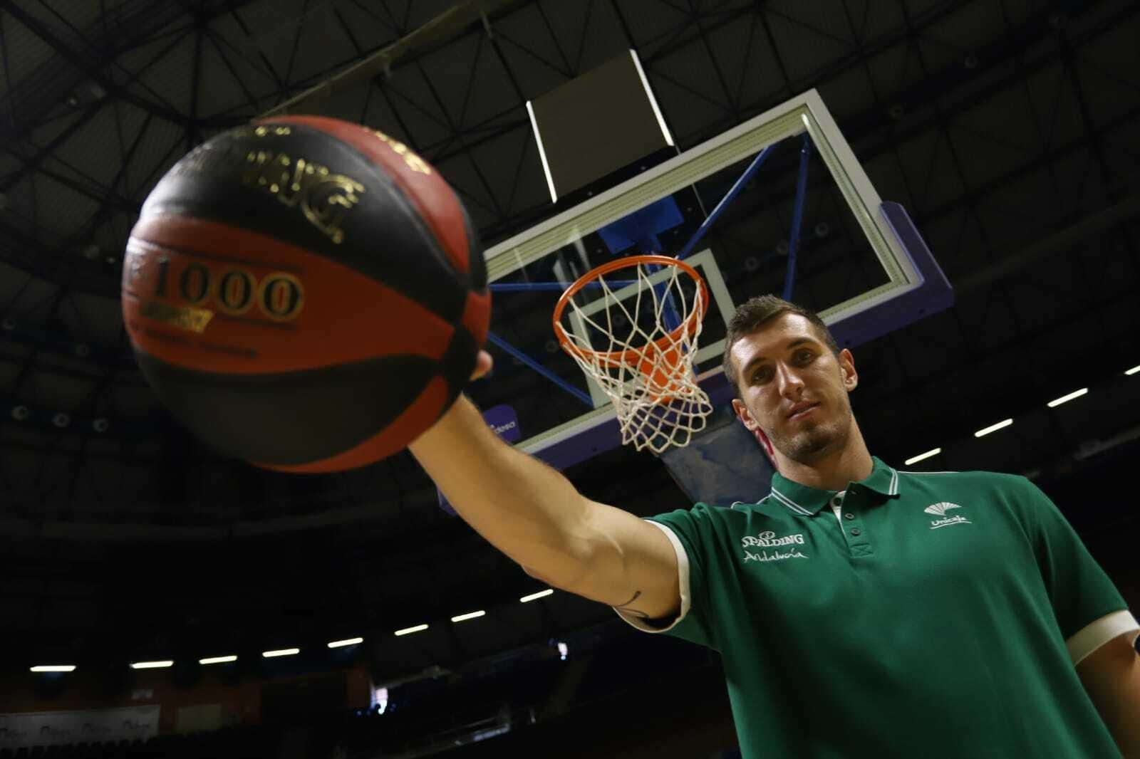 Las fotos de la presentación de Rubén Guerrero con el Unicaja