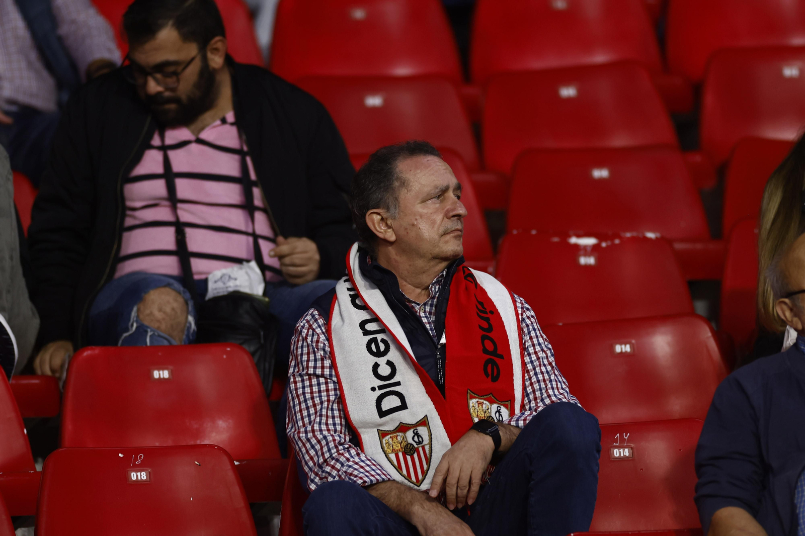 Búscate en las fotos del Sevilla FC-Real Sociedad