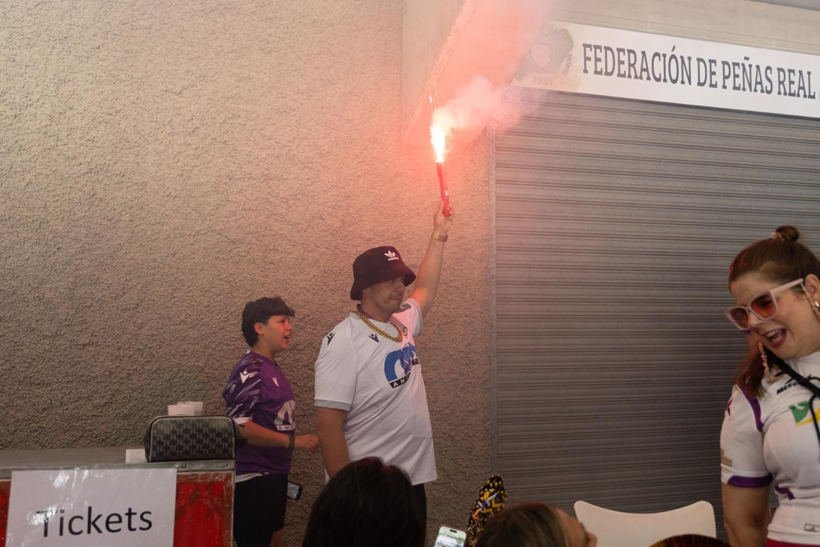 El épico recibimiento de la afición lagarta al Real Jaén, en imágenes