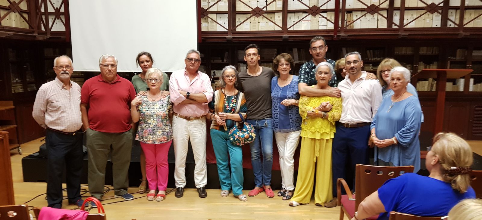 La familia del fotógrafo Francisco Sánchez Pérez (Quico), junto al técnico de Patrimonio José Ignacio Delgado y el concejal, David Calleja.