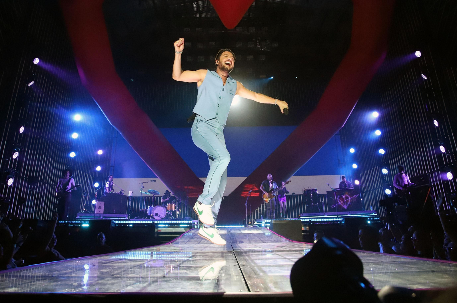 Las mejores imágenes de Manuel Carrasco en su concierto en Huelva