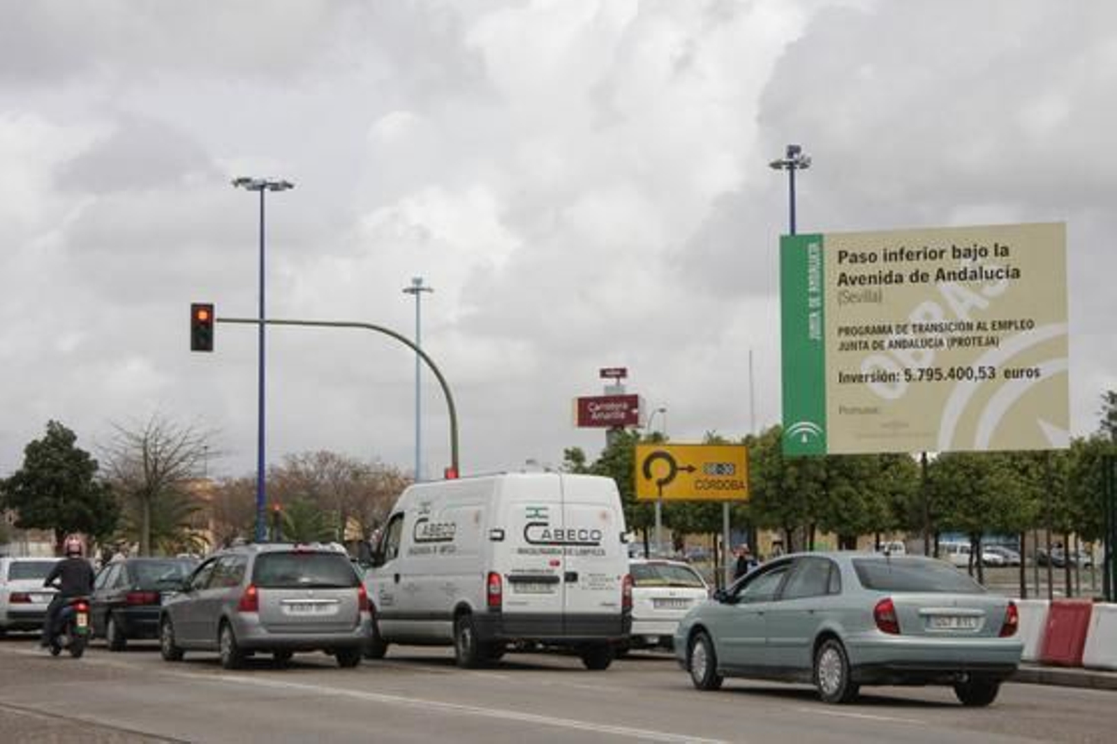 La Ronda del Tamarguillo no logra convertirse en un lugar de esparcimiento ciudadano.

Foto: Belén Vargas