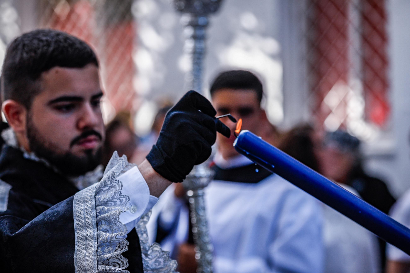 Imágenes de la salida de Desamparados en la Semana Santa de San Fernando 2025