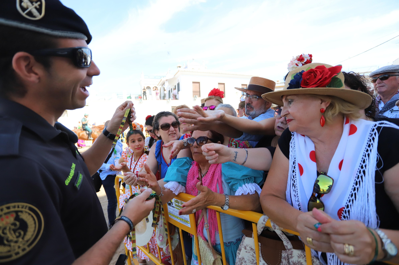 Imágenes del desfile del 175 aniversario de la Guardia Civil en El Rocío