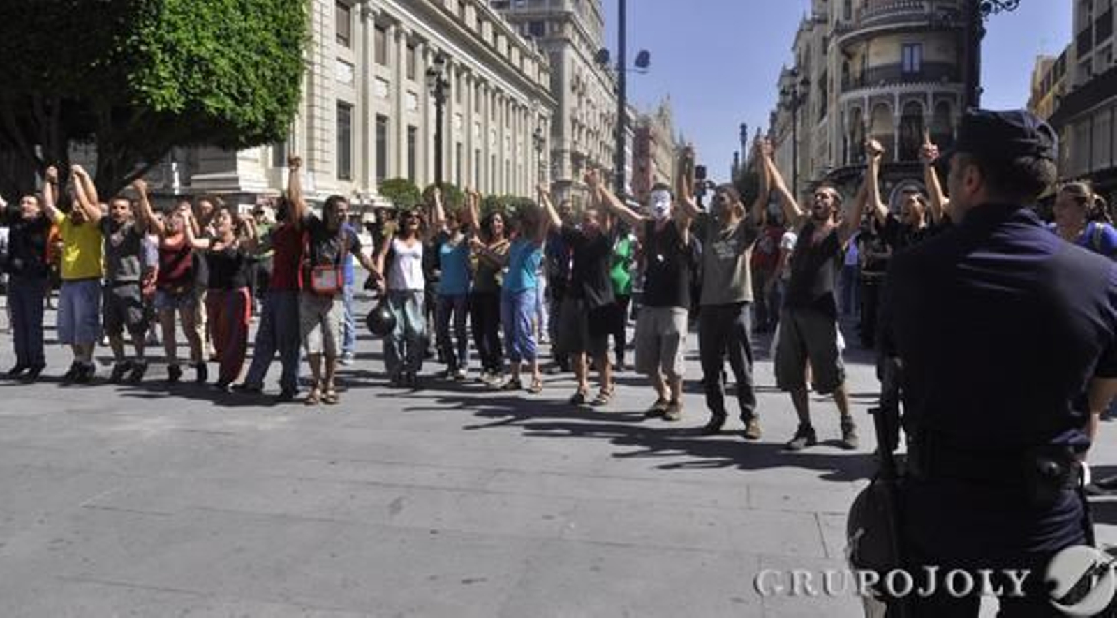 Concentración de los indignados en la Plaza Nueva.

Foto: Manuel Gómez