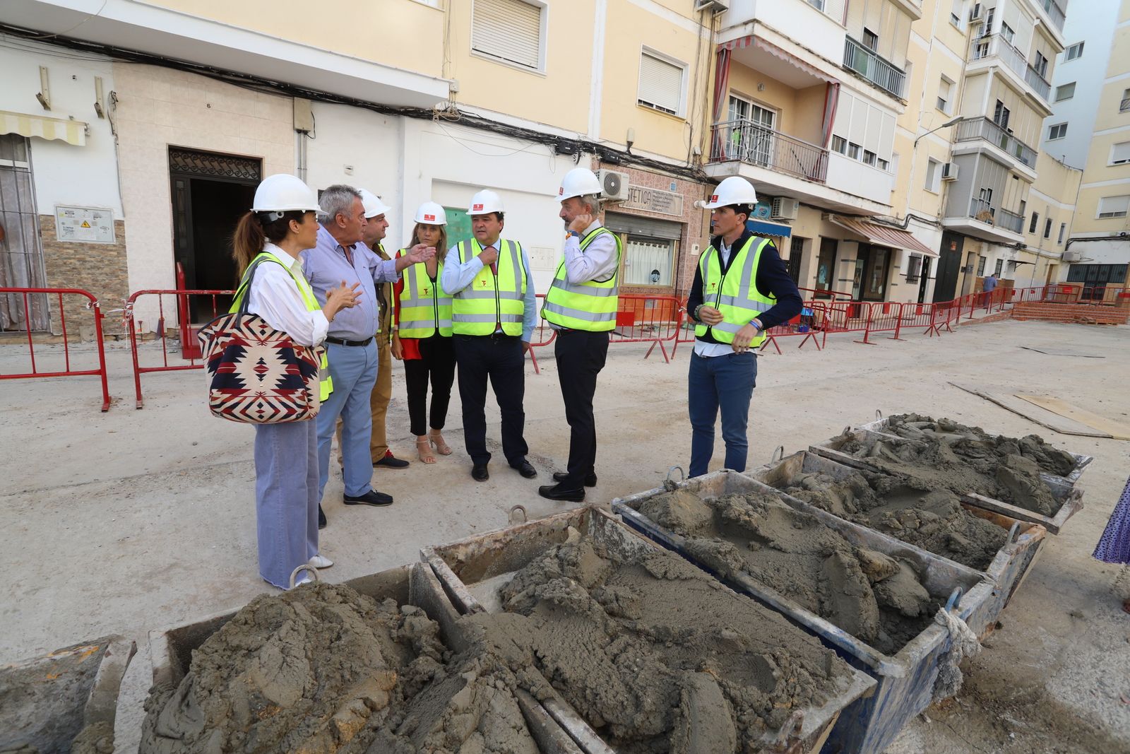 Las obras de peatonalización de la Plaza de Los Dolores, en imágenes