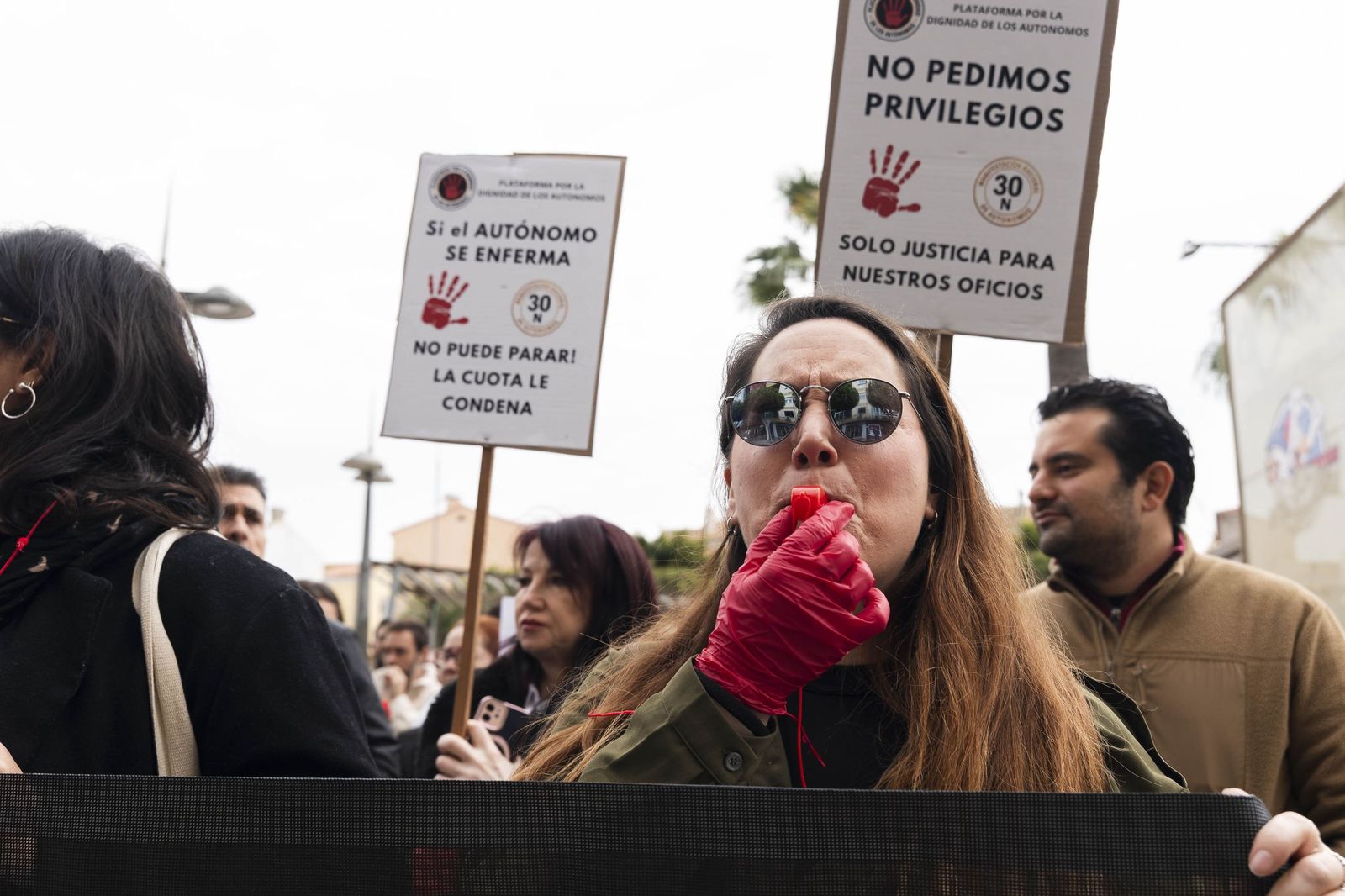 Las imágenes de la Manifestación de la Plataforma por la Dignidad de los Autónomos en Almería