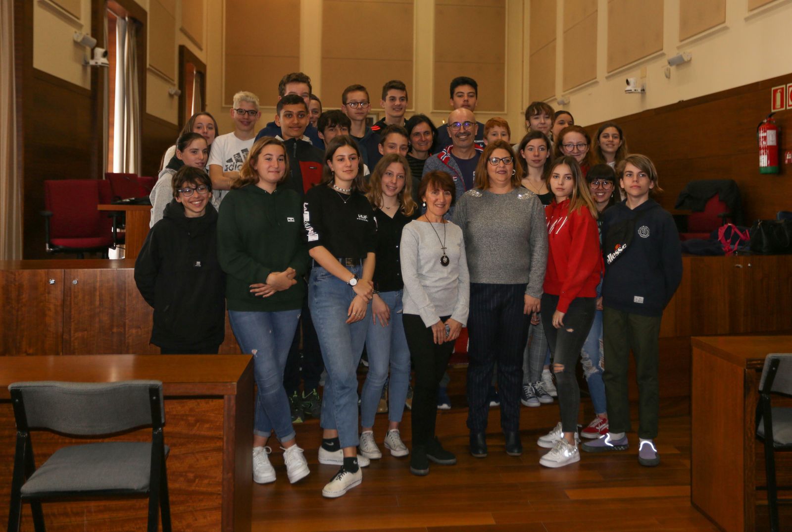 Alumnos que han protagonizado el acto en el Salón de Plenos.