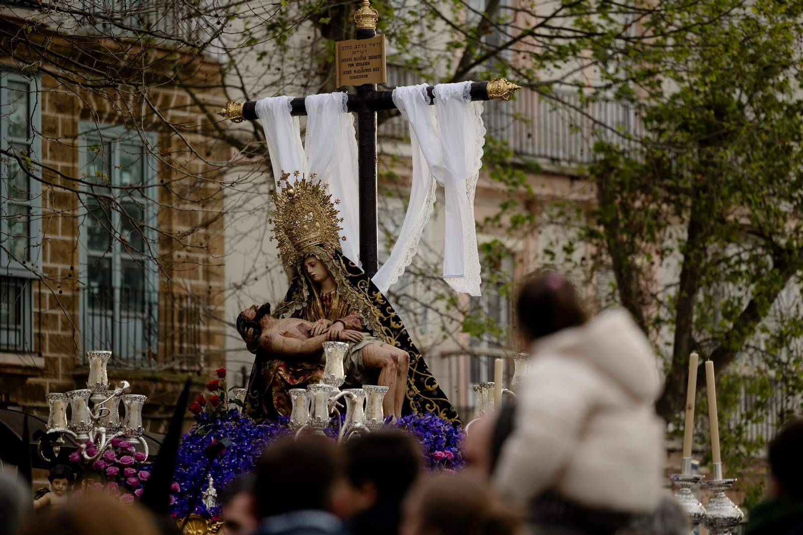 El paso de la Virgen de las Angustias. El paso de la Virgen de las Angustias.