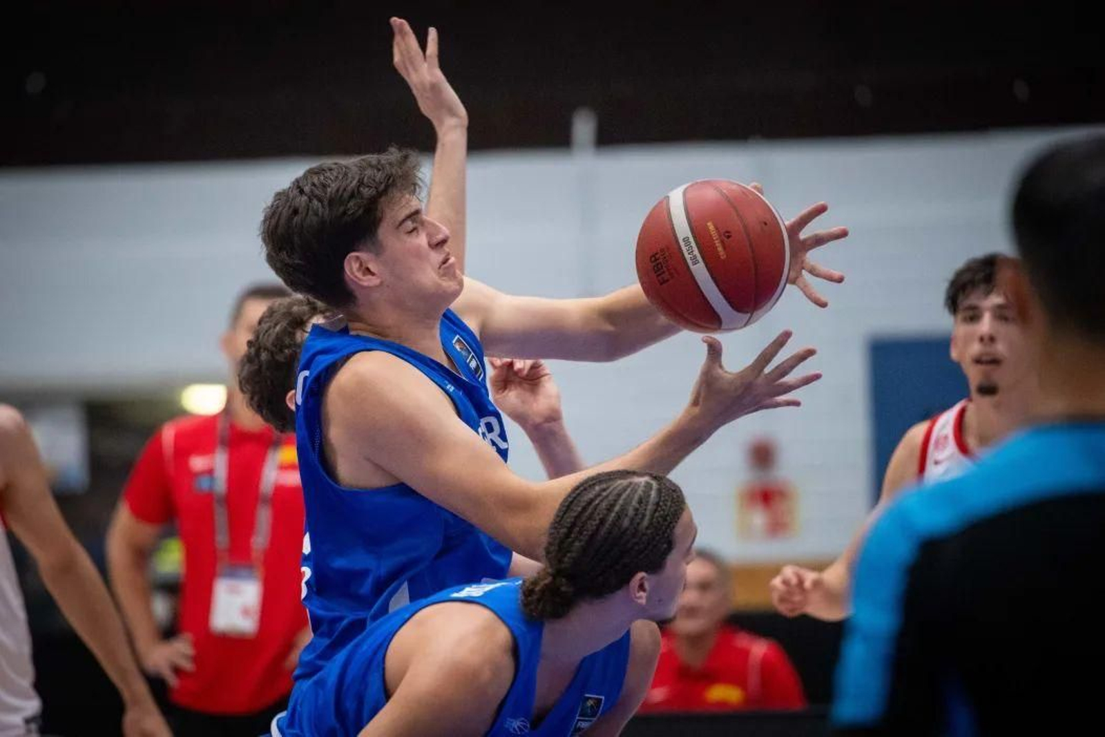 Europeo sub 18: Otro partidazo de Mario Saint Supéry, pero sin medalla