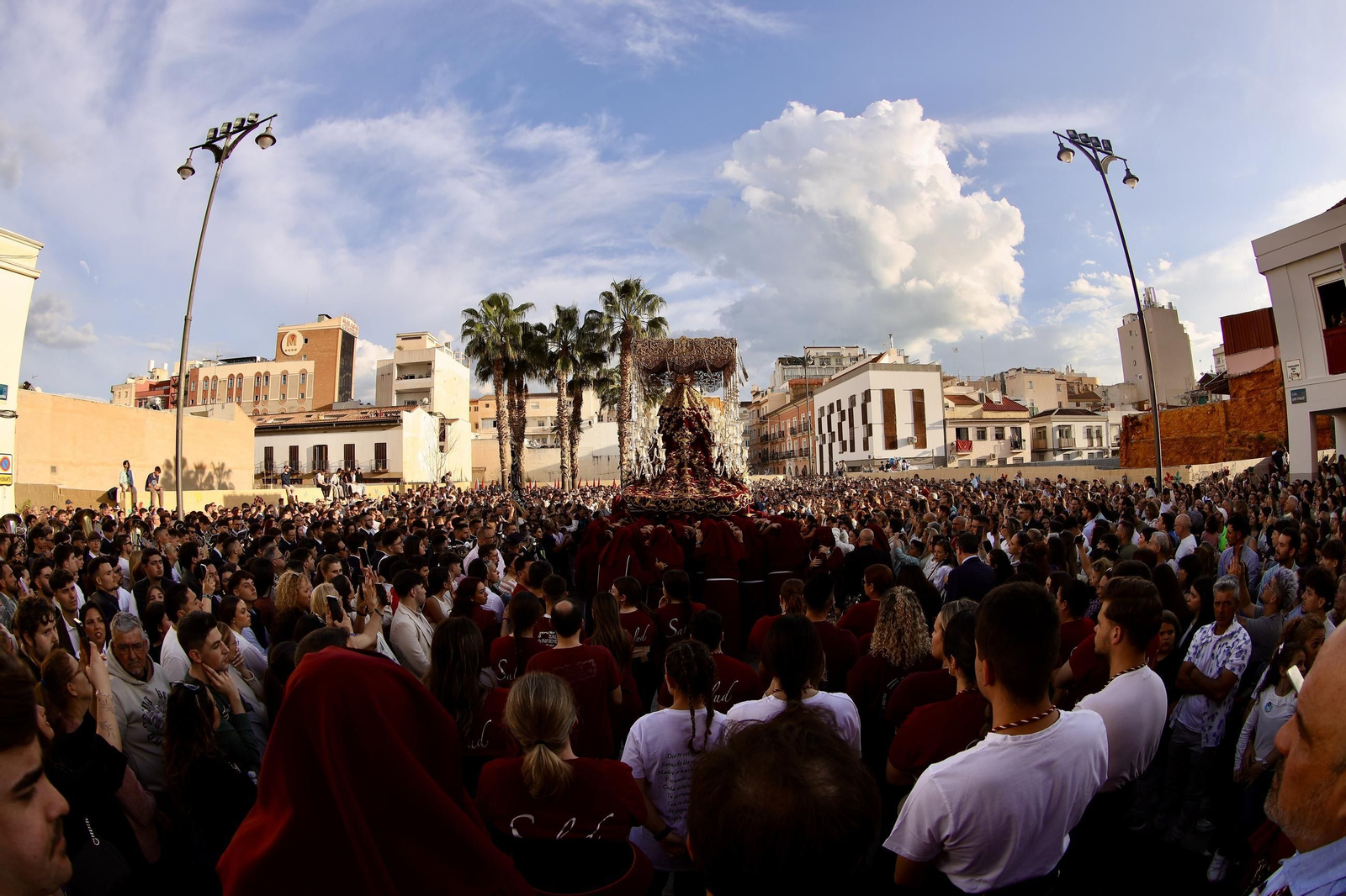 Salud el Domingo de Ramos en Málaga, en imágenes