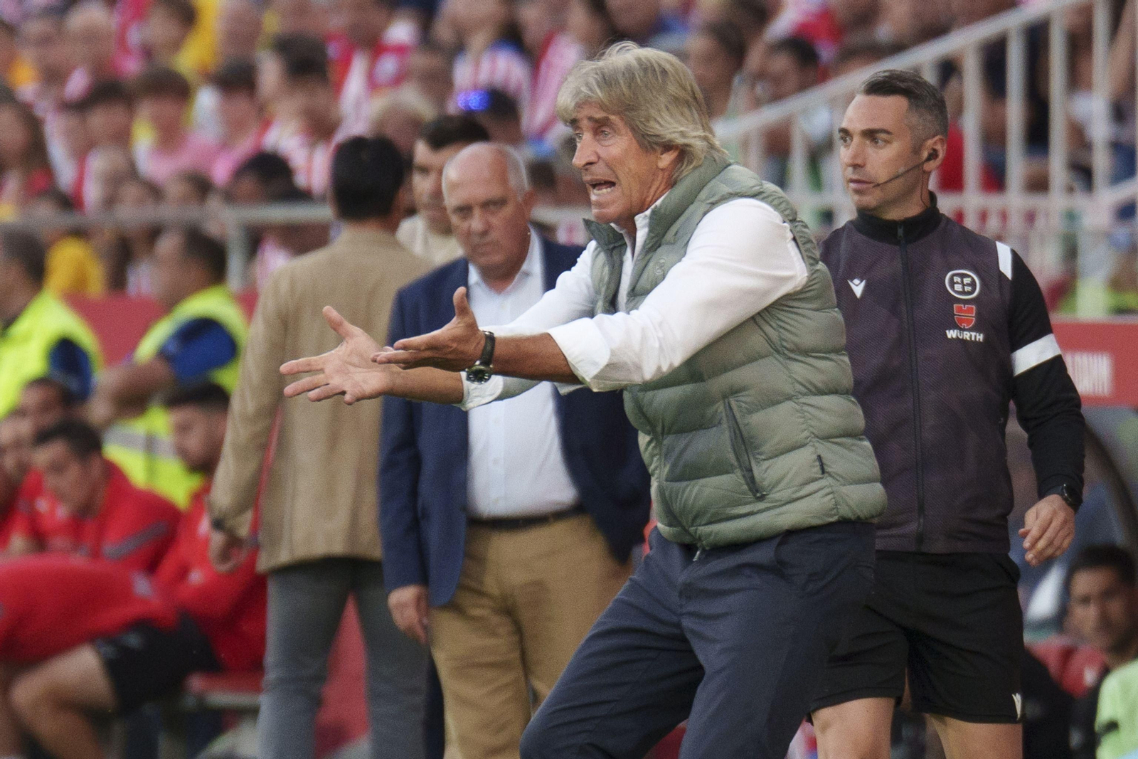 Pellegrini se queja amargamente en la banda por una acción.