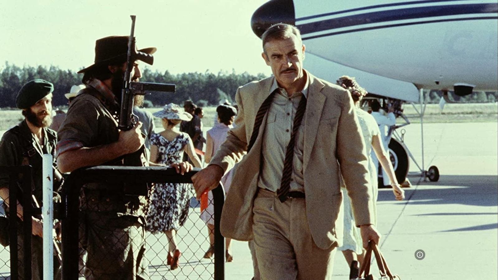 Sean Connery, en el aeropuerto de Jerez durante el rodaje de 'Cuba'.