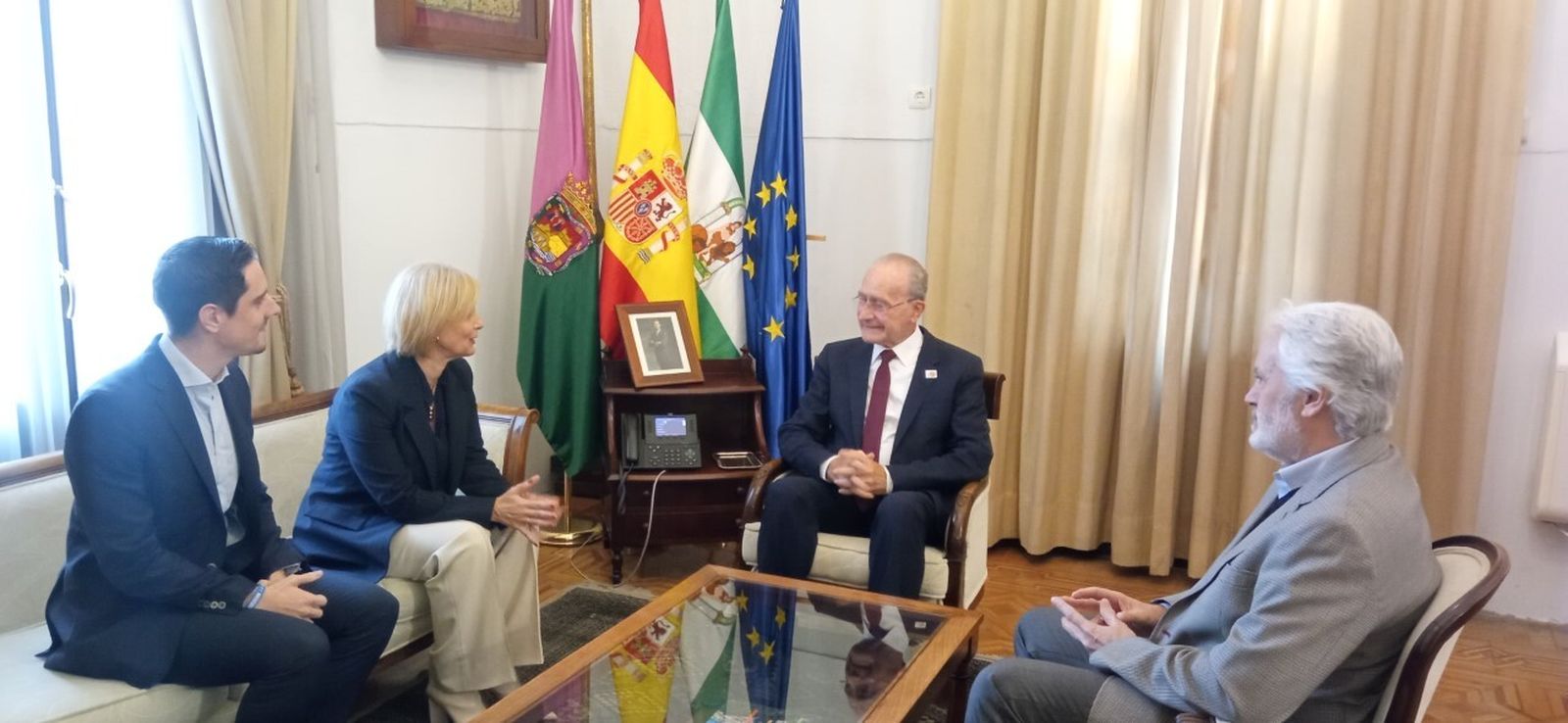 Pelayo junto a otros miembros del PP y el alcalde de Málaga, Francisco de la Torre.