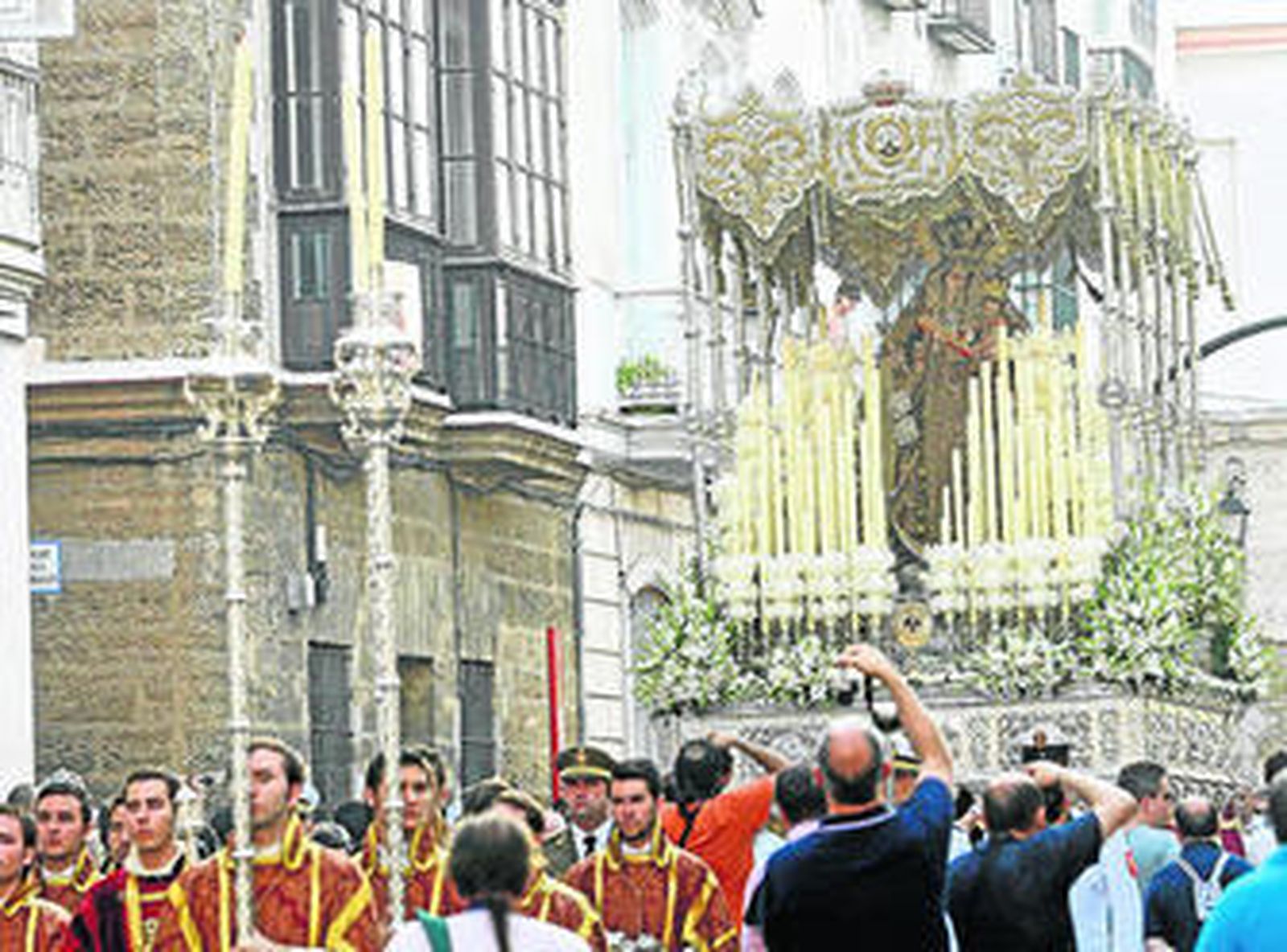 El paso de palio con la imagen fue trasladado ayer al primer templo diocesano.