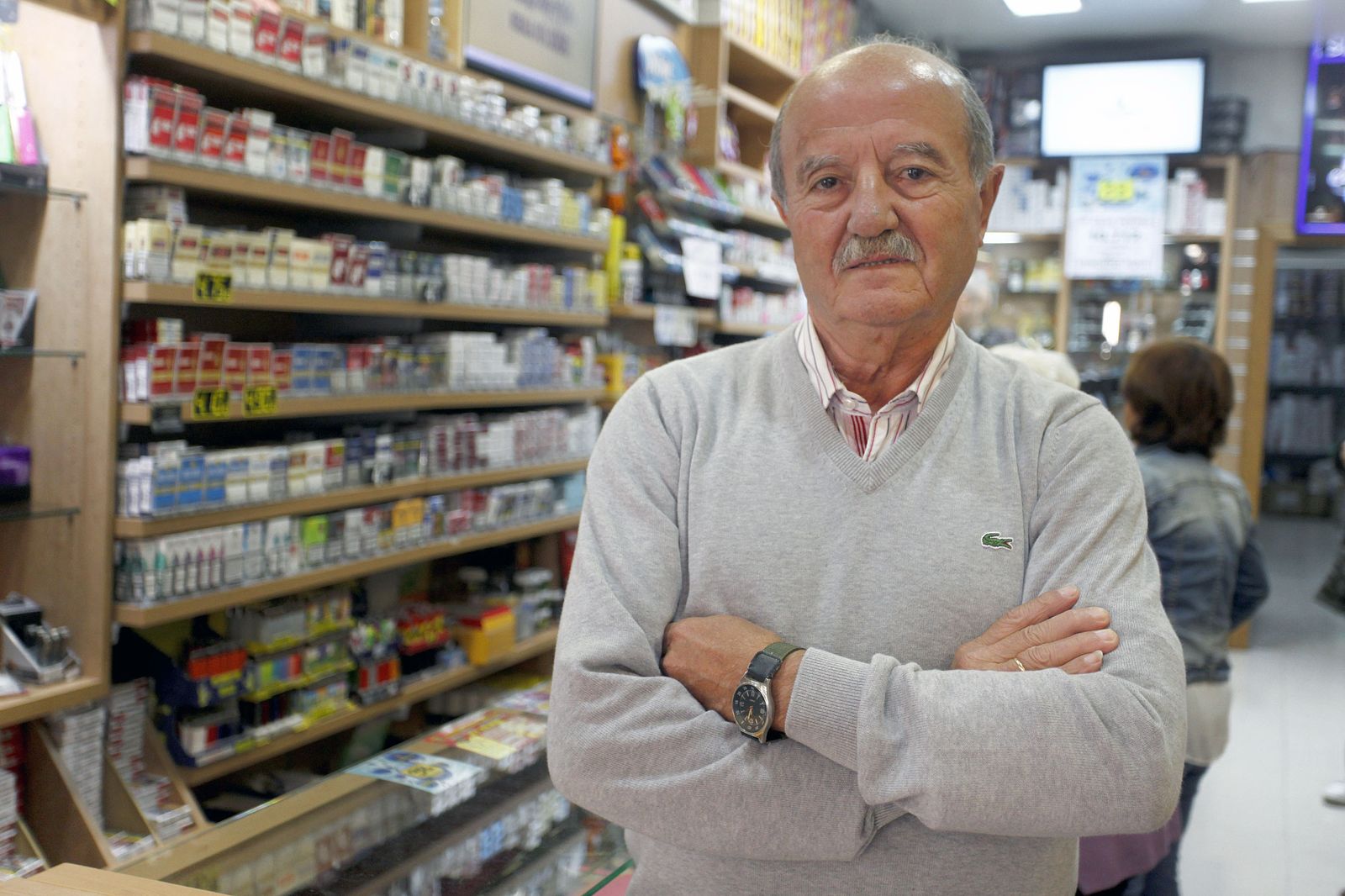 José Bermúdez, en su estanco de la calle Trille de Cádiz, junto a Segunda Aguada.