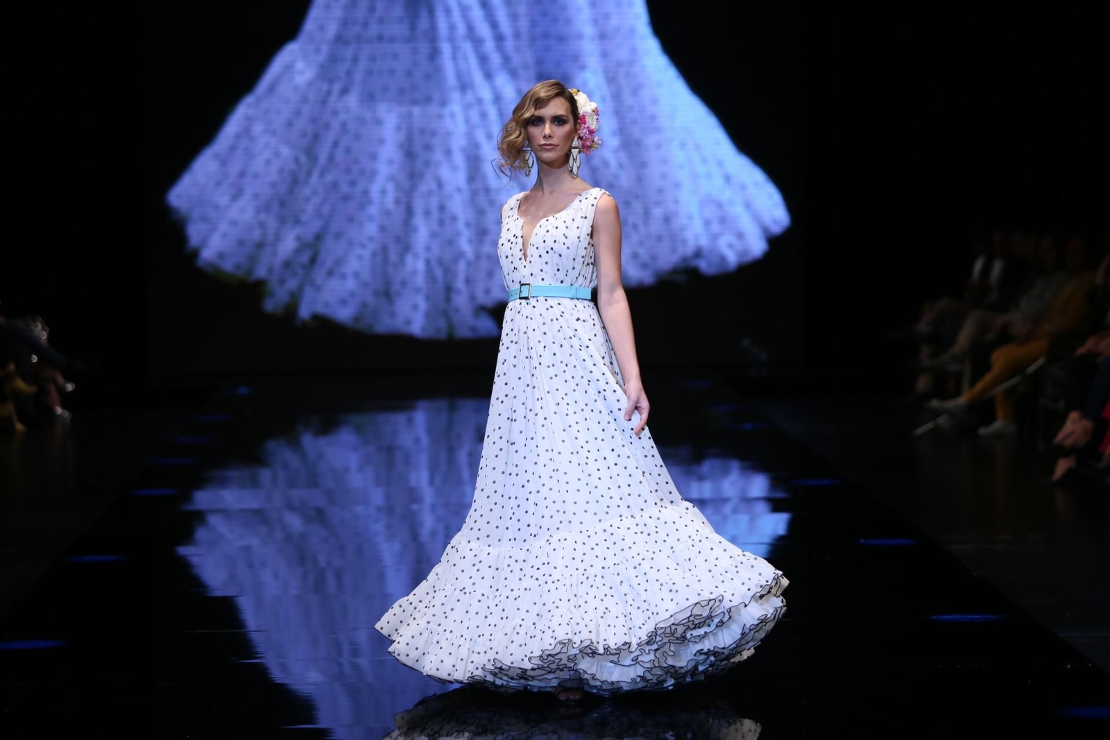 Cómo llevar el traje de flamenca blanco y negro esta temporada