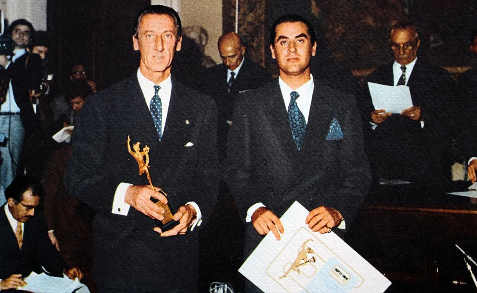 José Ignacio Domecq González y Manuel Domecq Zurita recogen en Roma el premio Mercurio de Oro.