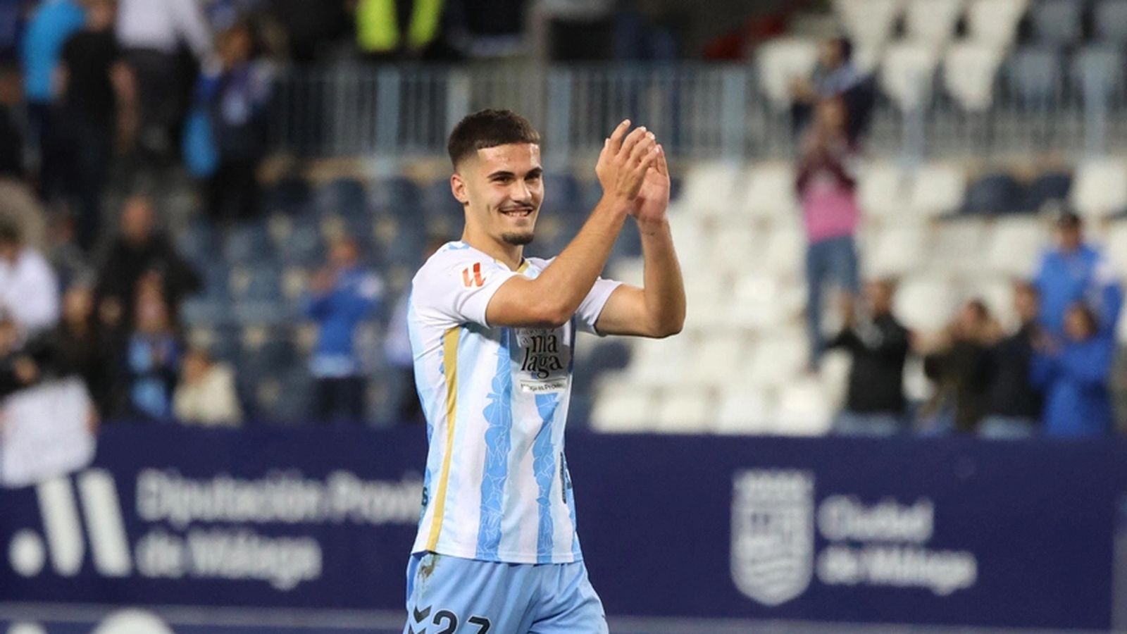 Chupete celebra un gol con el primer equipo malaguista.