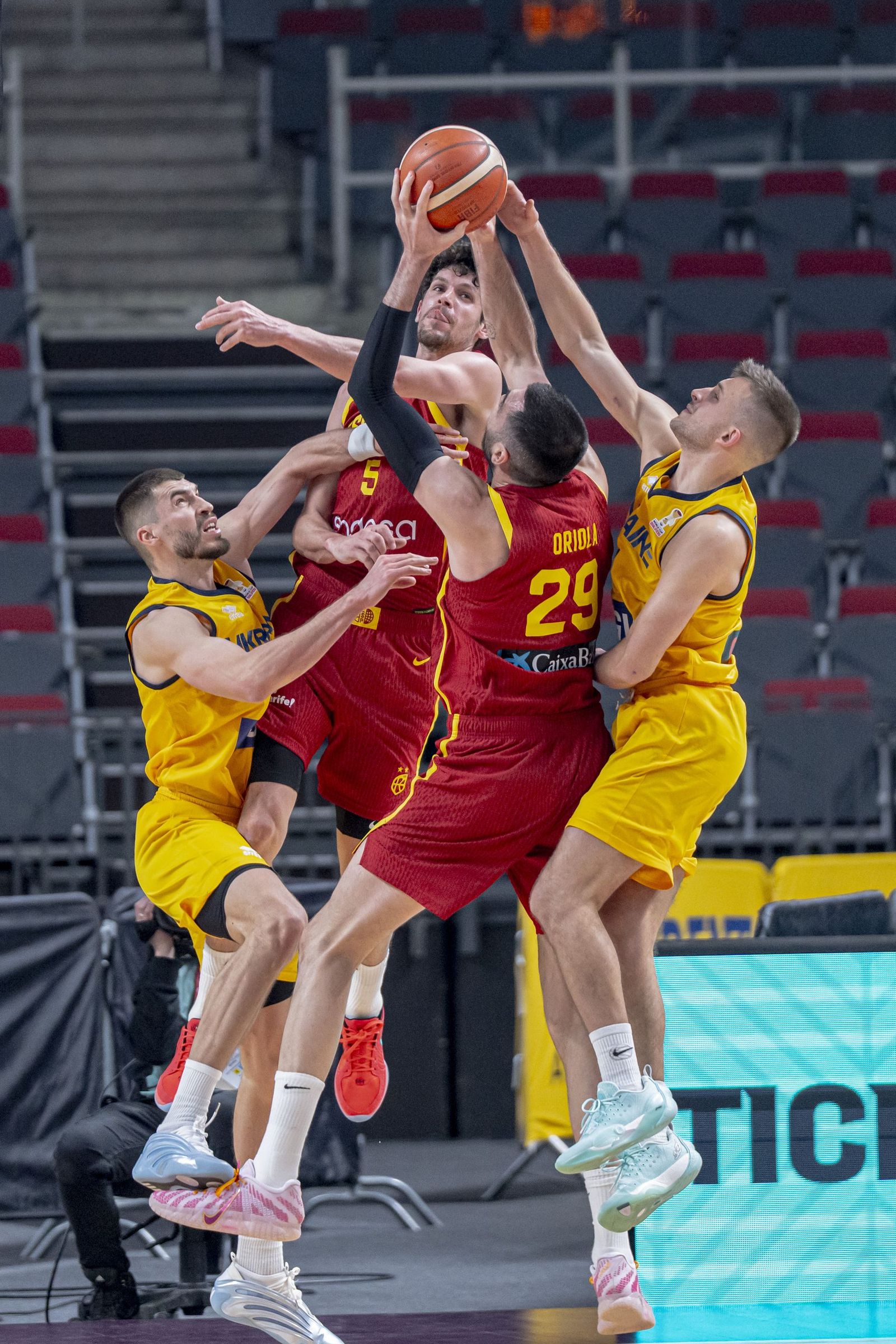 Las mejores fotos del Ucrania-España de baloncesto