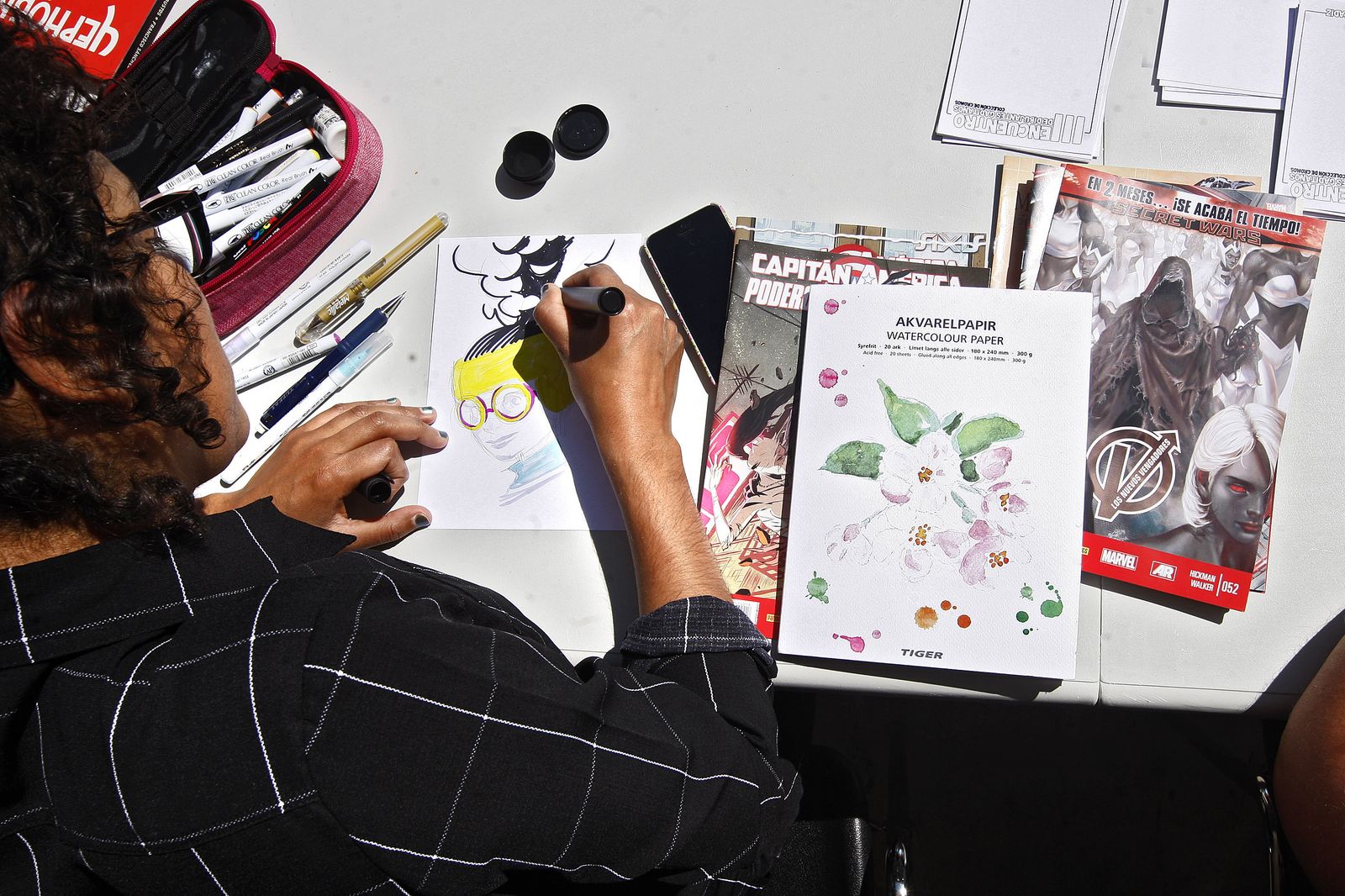 Natacha Bustos dibuja en el Baluarte de la Candelaria, en 2016.