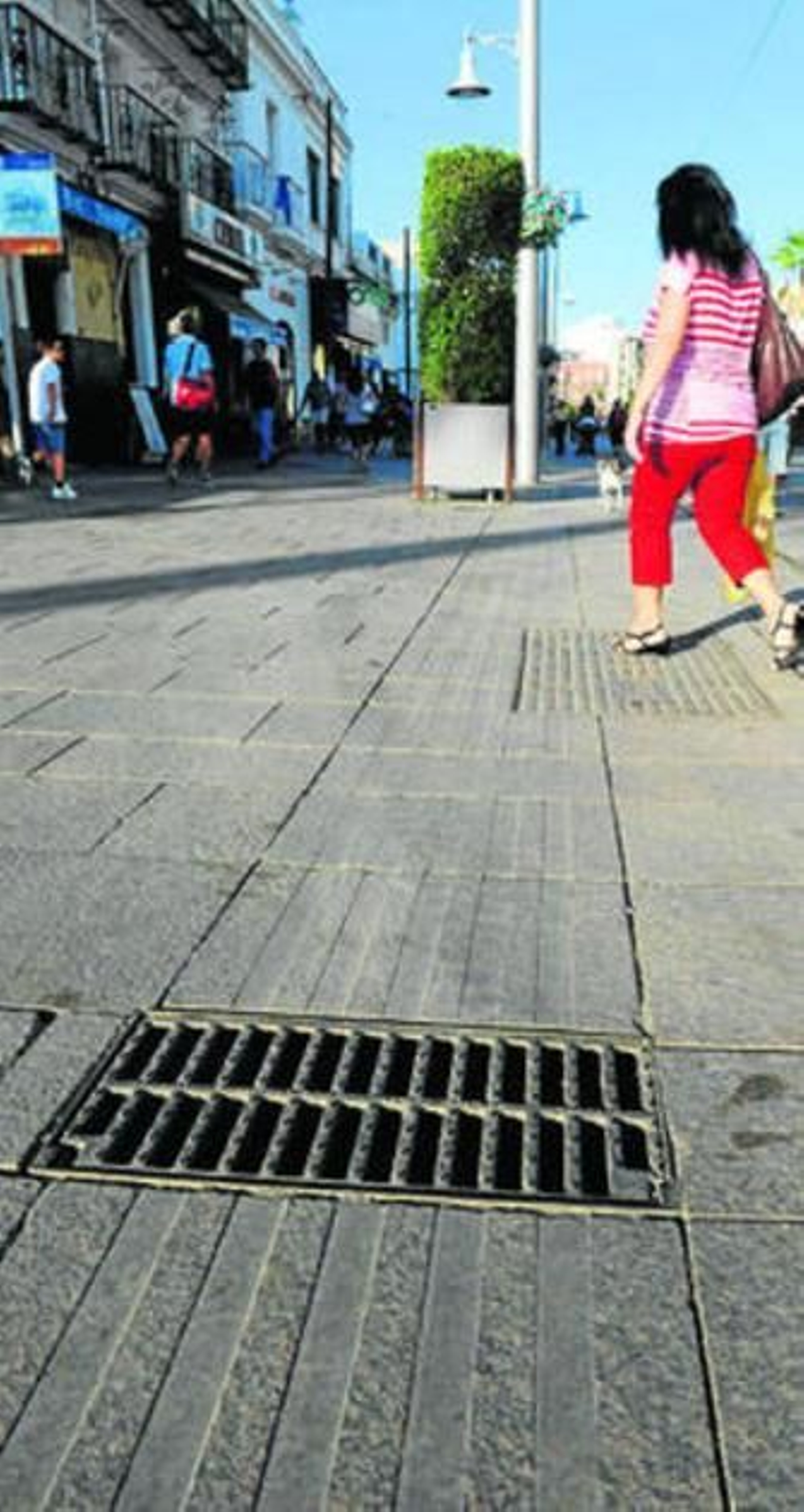 Husillos instalados en la remozada calle Real.