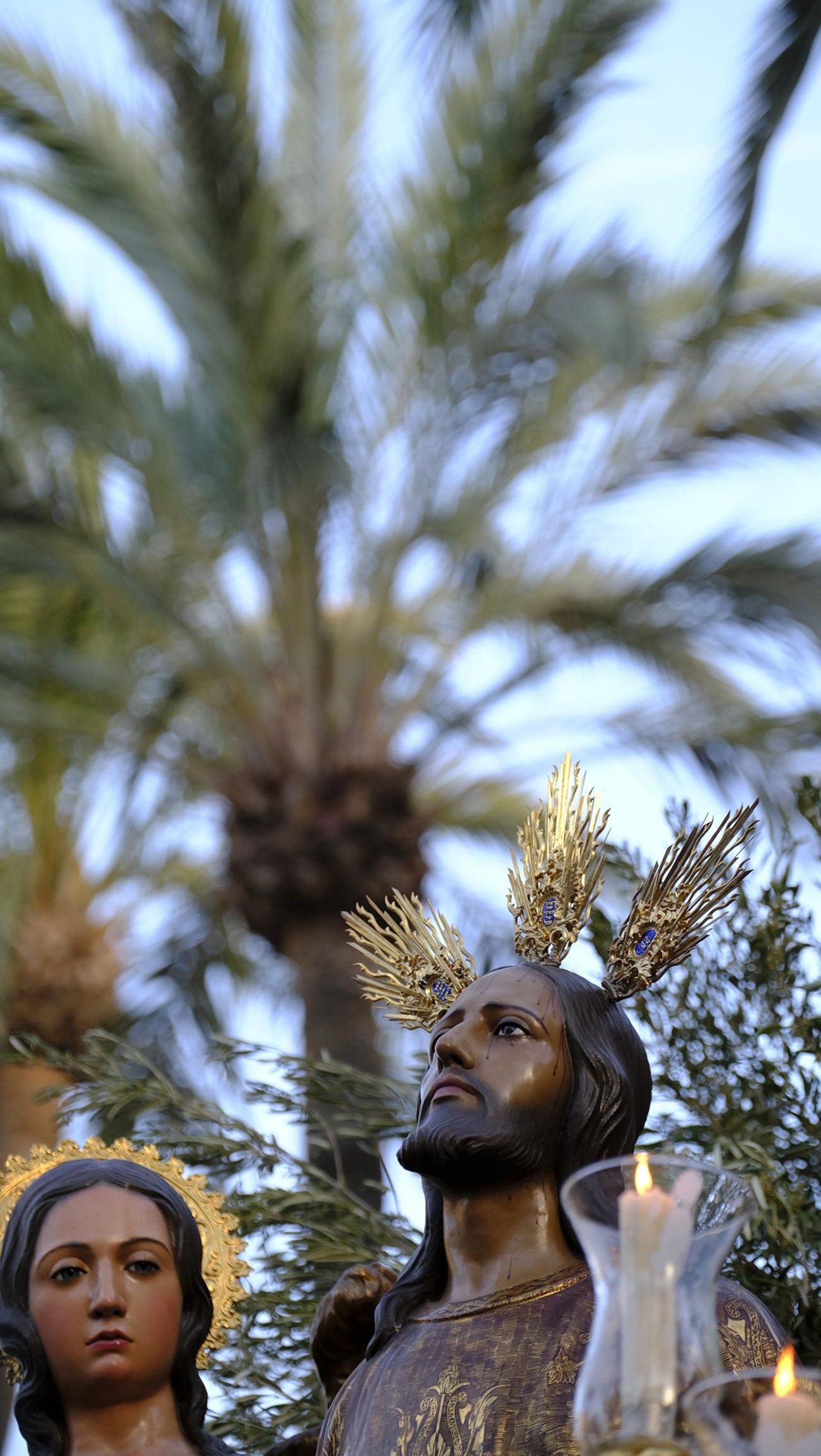Estudiantes en la Semana Santa de Almería 2025