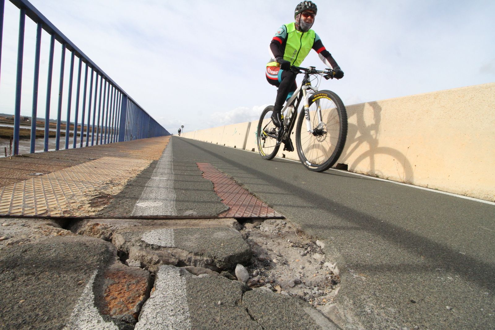 Imágenes del mal estado del puente Sifón.