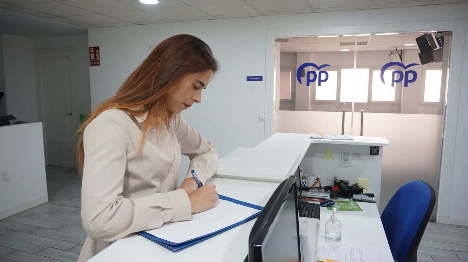 Rocío Pérez, en la sede del PP de Sevilla el día que formalizó la candidatura a la presidencia de NN. GG.
