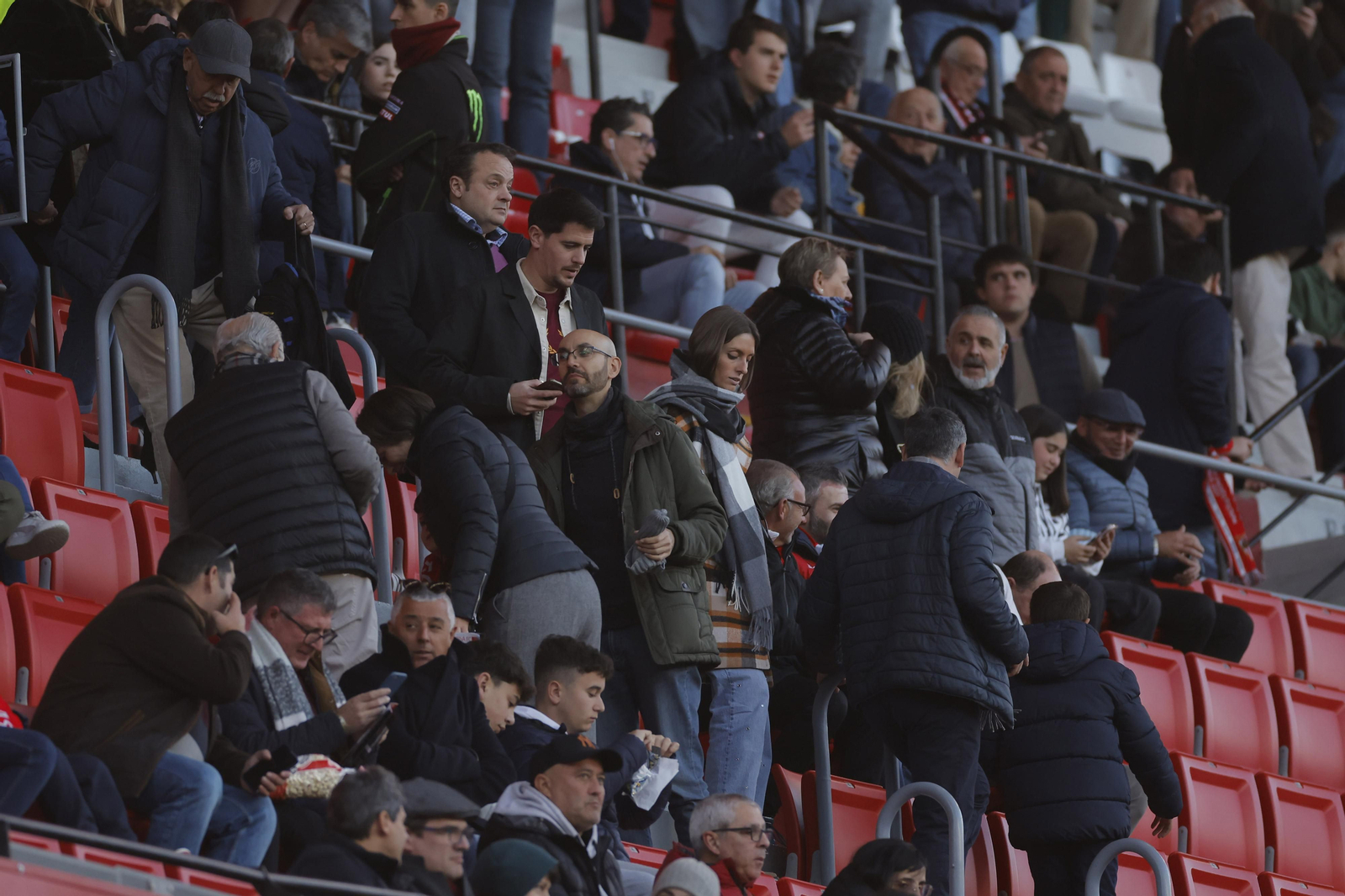 Búscate en las fotos del Sevilla-Elche