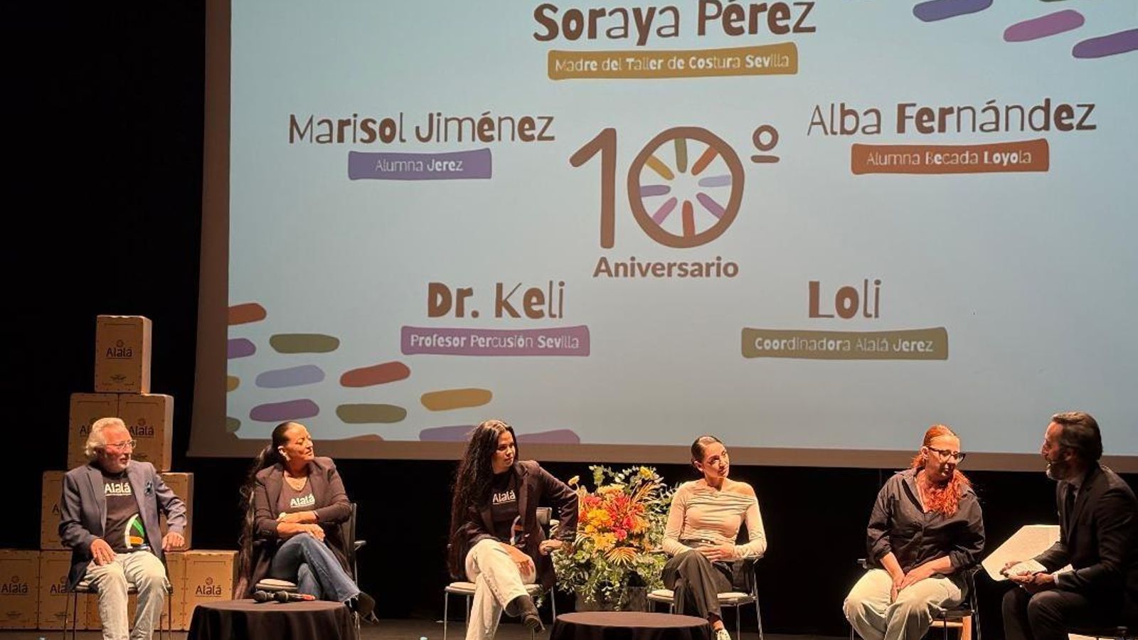Dr. Kell, Loli Argudo,  Marisol Jiménez, Alba Fernández, Soraya Pérez y Juan Luiz Muñoz, durante la celebración en la Fundación Cultural del Polígono Sur.
