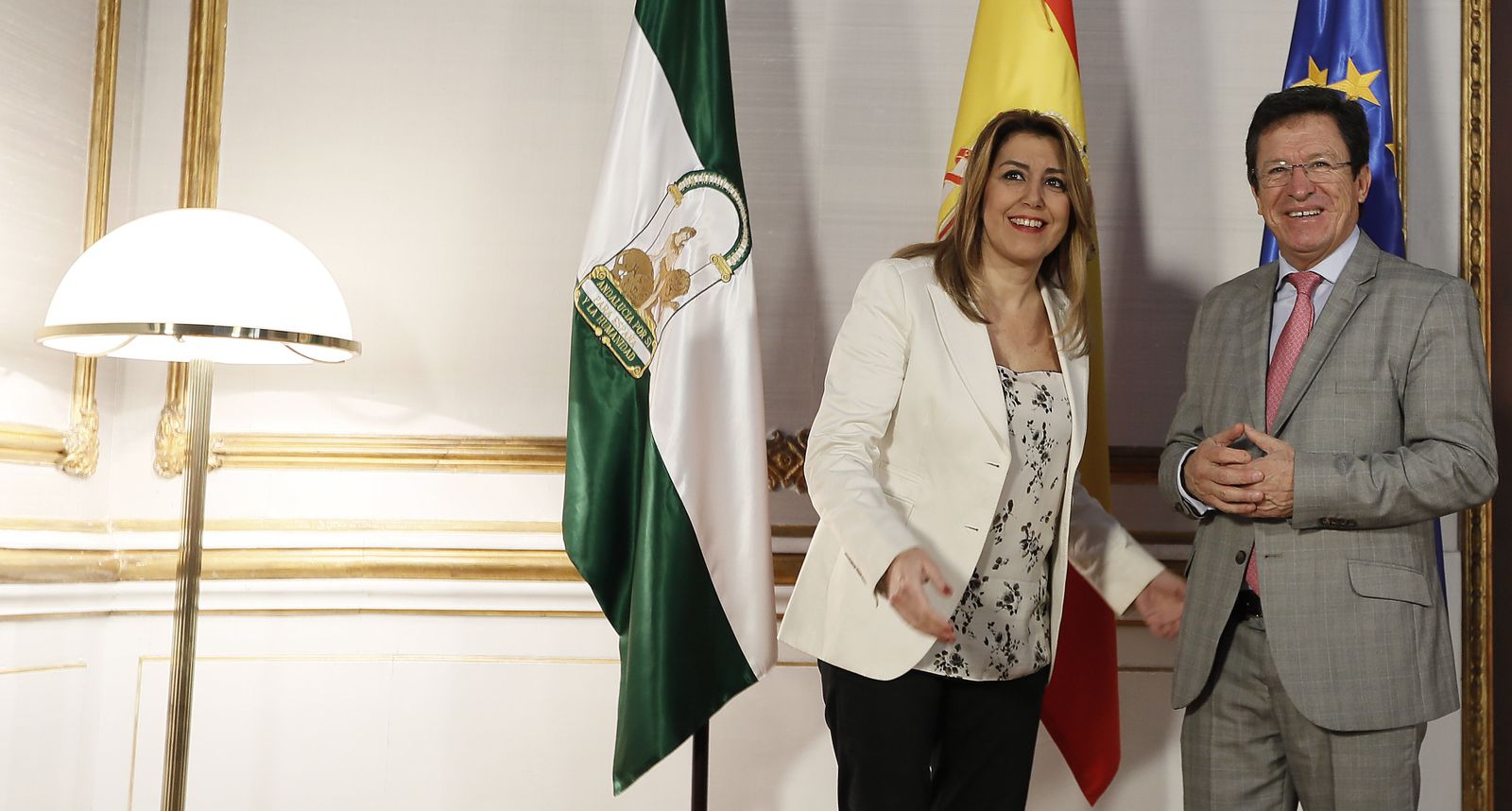 Susana Díaz y Cristóbal Fernando Roldán, embajador de Ecuador.