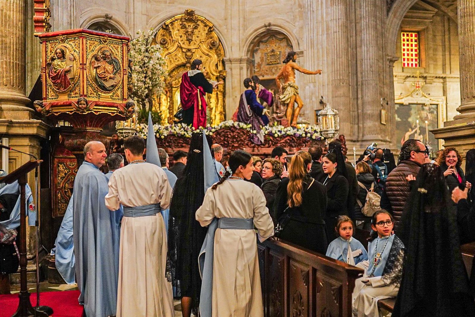 Así se ha vivido el Domingo de Resurrección en los templos en Granada