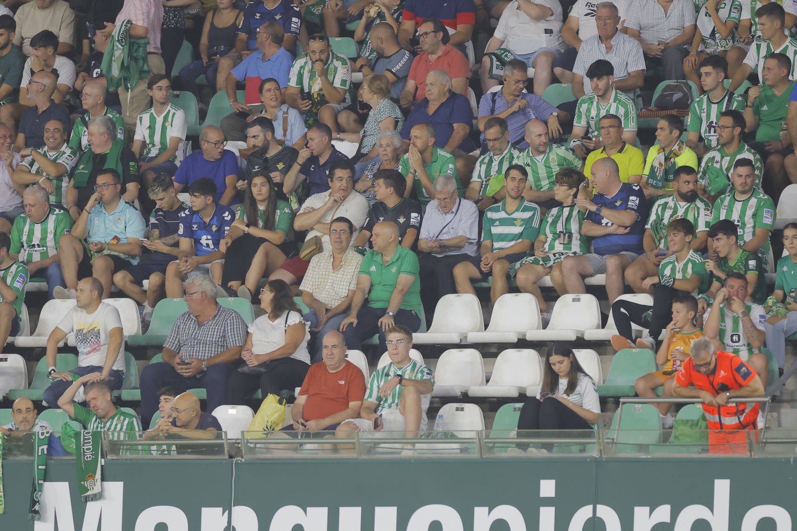 Búscate en las fotos del Betis-Valencia