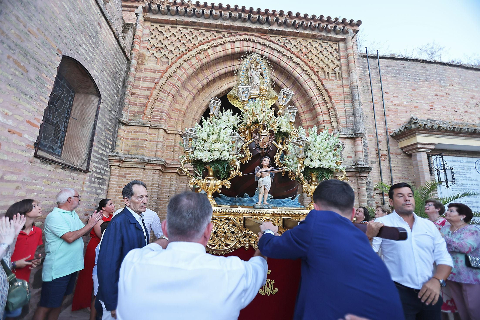 Imágenes de la procesión de Nuestra Señora de los Milagros en Palos de la Frontera Imágenes de la procesión de Nuestra Señora de los Milagros en Palos de la Frontera