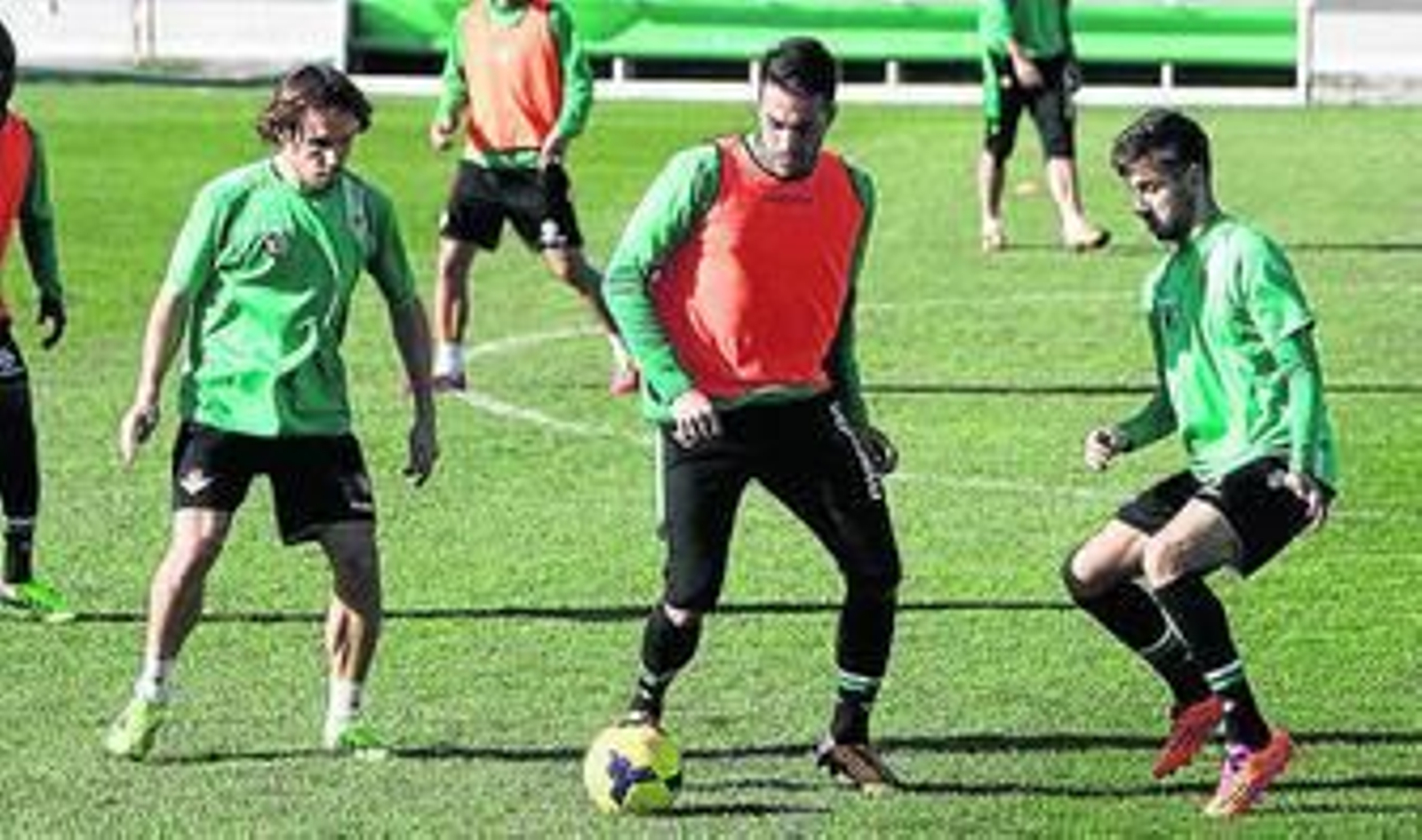 Xavi Torres, junto a Verdú y Vadillo, en la sesión de ayer.