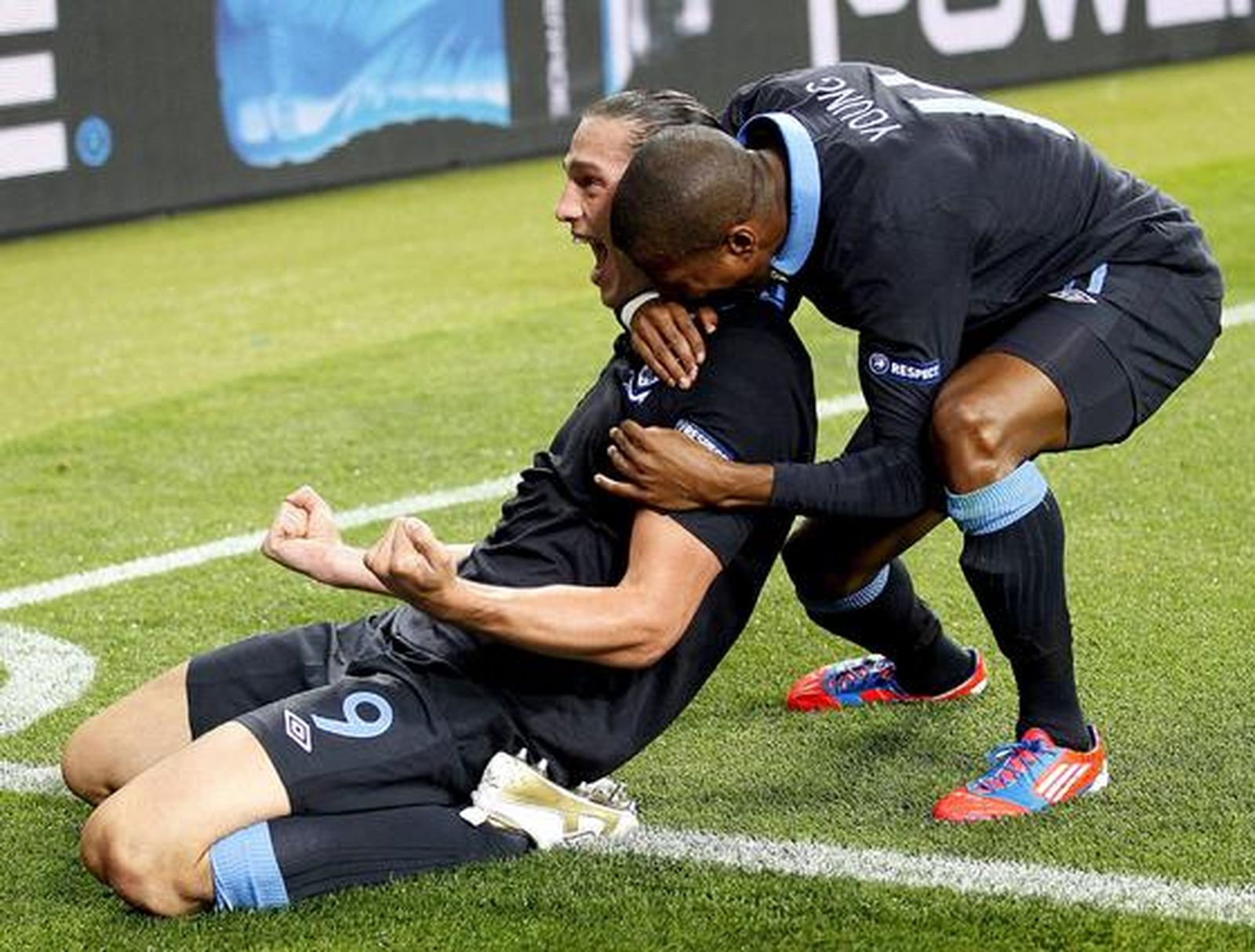 Inglaterra vence 'in extremis' en un partido loco y dejan a Suecia fuera de la Eurocopa.

Foto: EFE