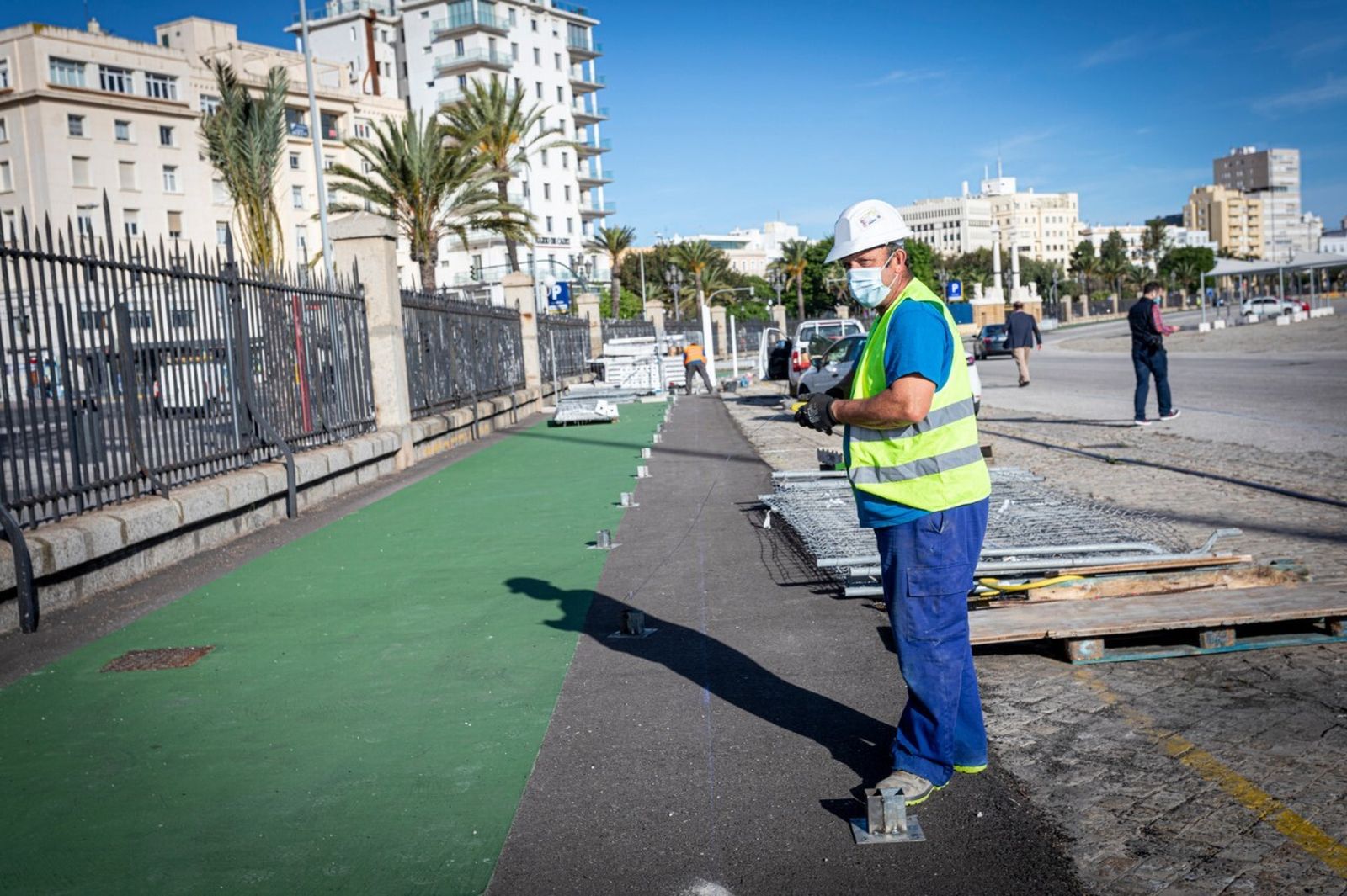 Las obras del carril bici que discurren sobre suelo portuario se  han retomado