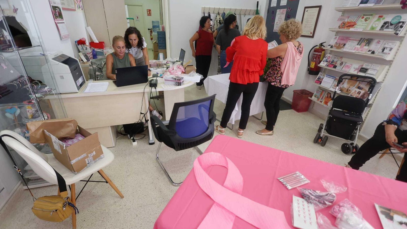 Mujeres, este miércoles, en la sede de Asamma. Mujeres, este miércoles, en la sede de Asamma.