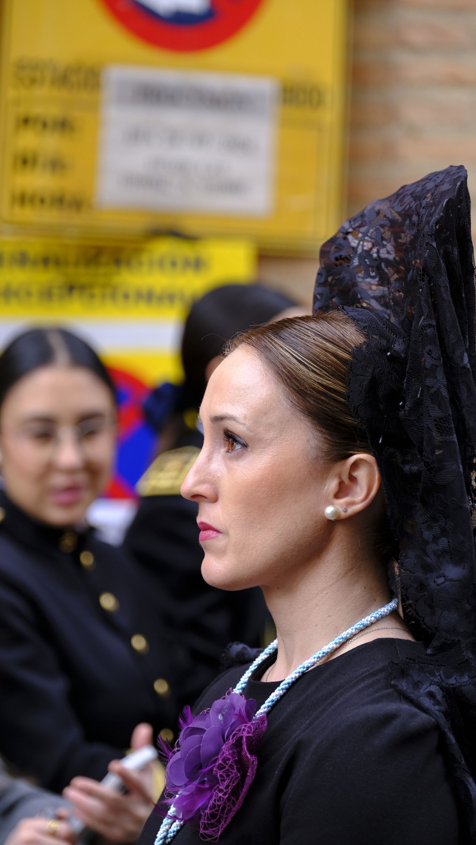 La Procesión de Los Ángeles de sobrepuso a la lluvia, en imágenes