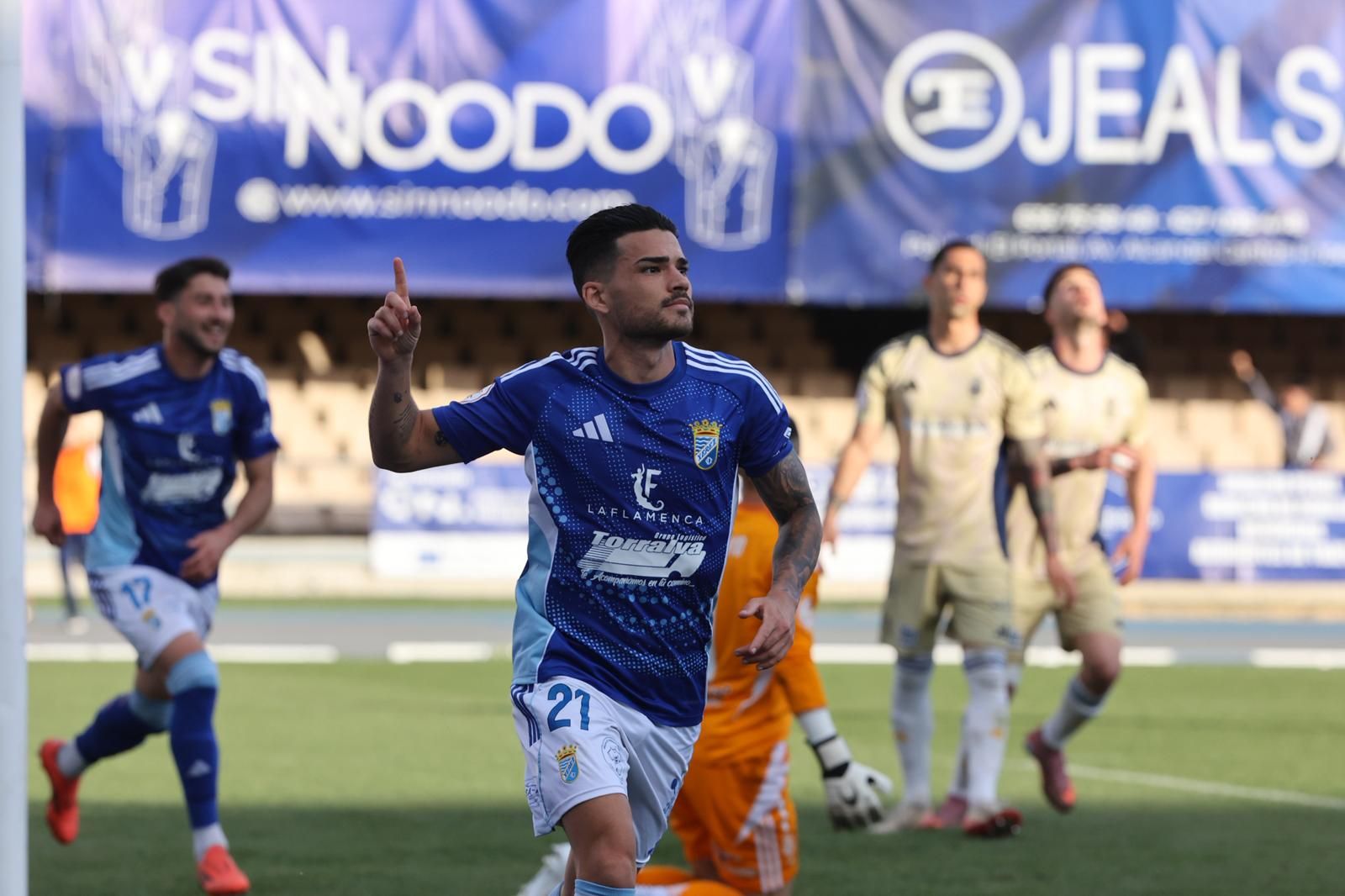 Zeki Díaz celebra el gol xerecista.