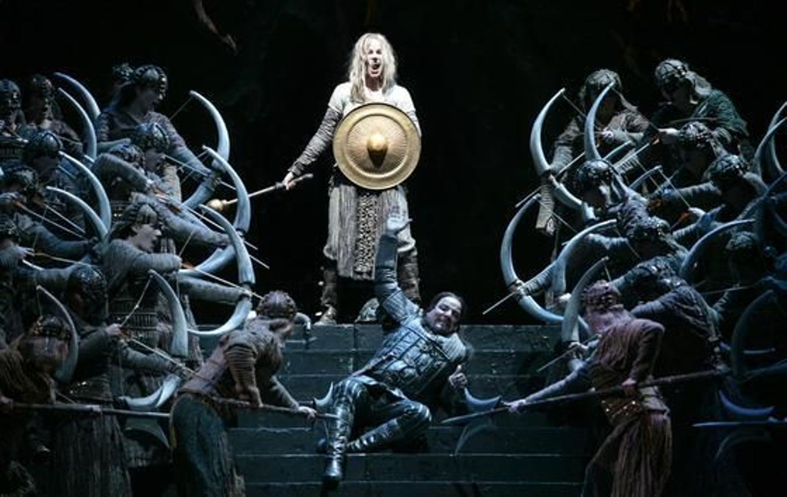 Imagen del ensayo general de 'Sárka' en el Teatro de la Maestranza. / Juan Carlos Muñoz