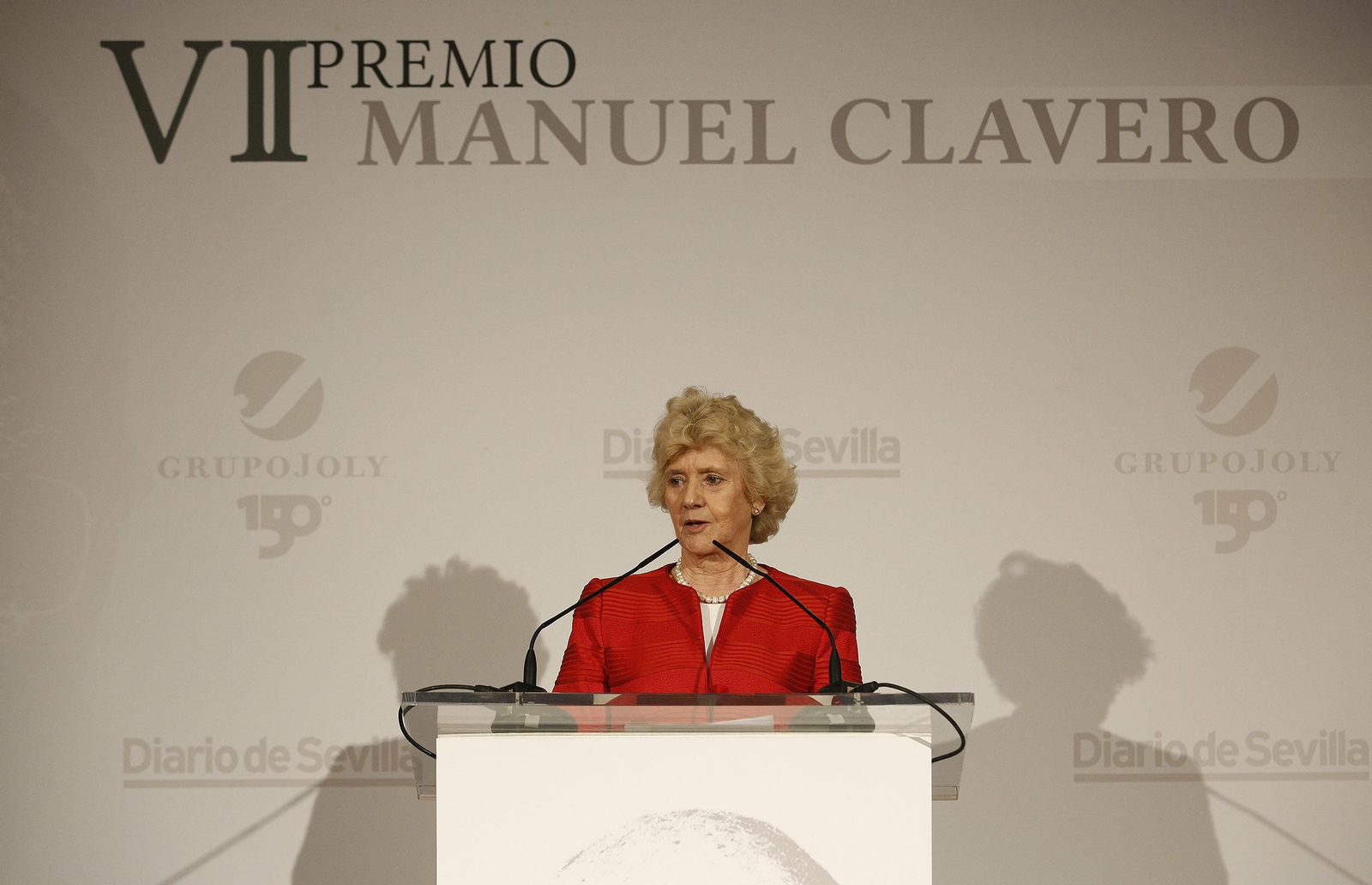 La entrega del VIl Premio Manuel Clavero a Soledad Becerril, en imágenes