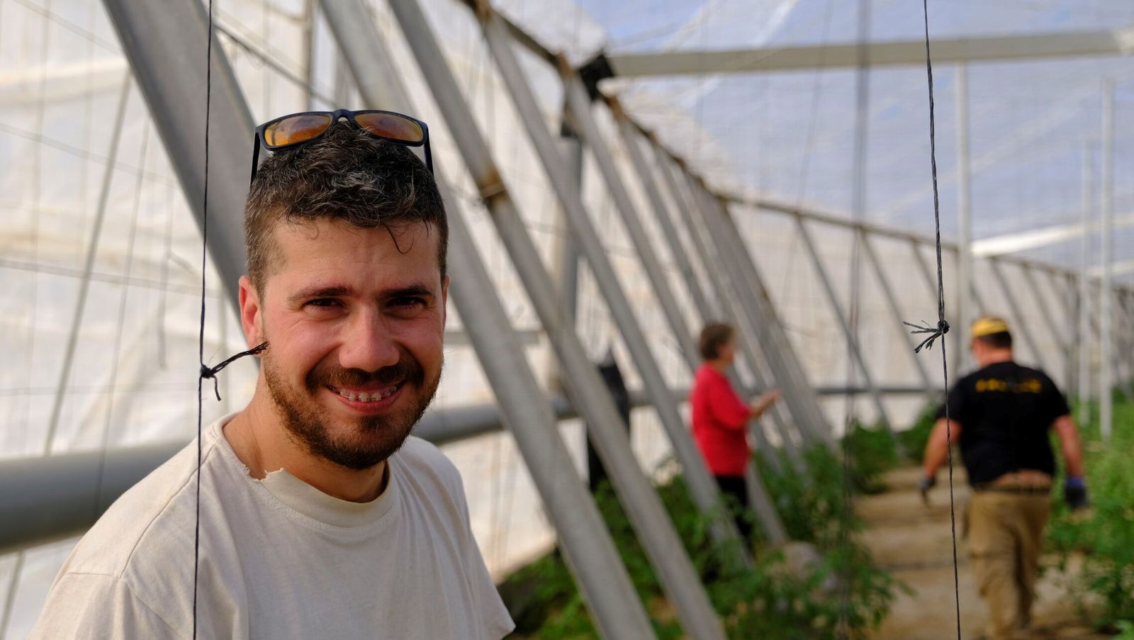 Un joven agricultor, en su finca en el Medio Andarax.